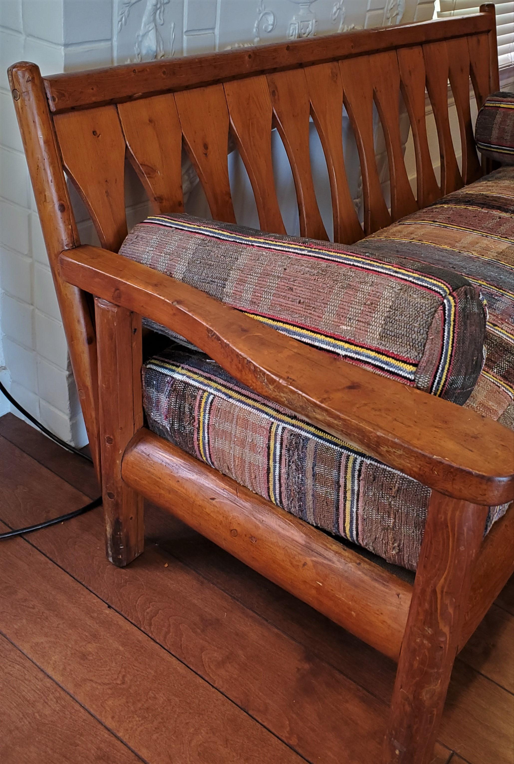 1930's Rustic Rittenhouse Pine Sofa with Rag Rug Upholstery Cushions In Good Condition In Los Angeles, CA