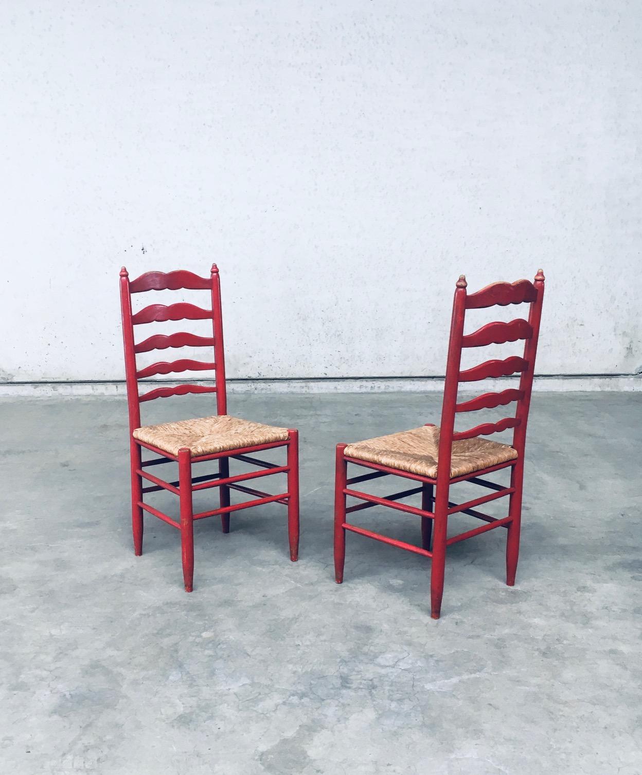 1930's Rustic Red High Ladder Back Wood & Rush Chair set In Good Condition For Sale In Oud-Turnhout, VAN