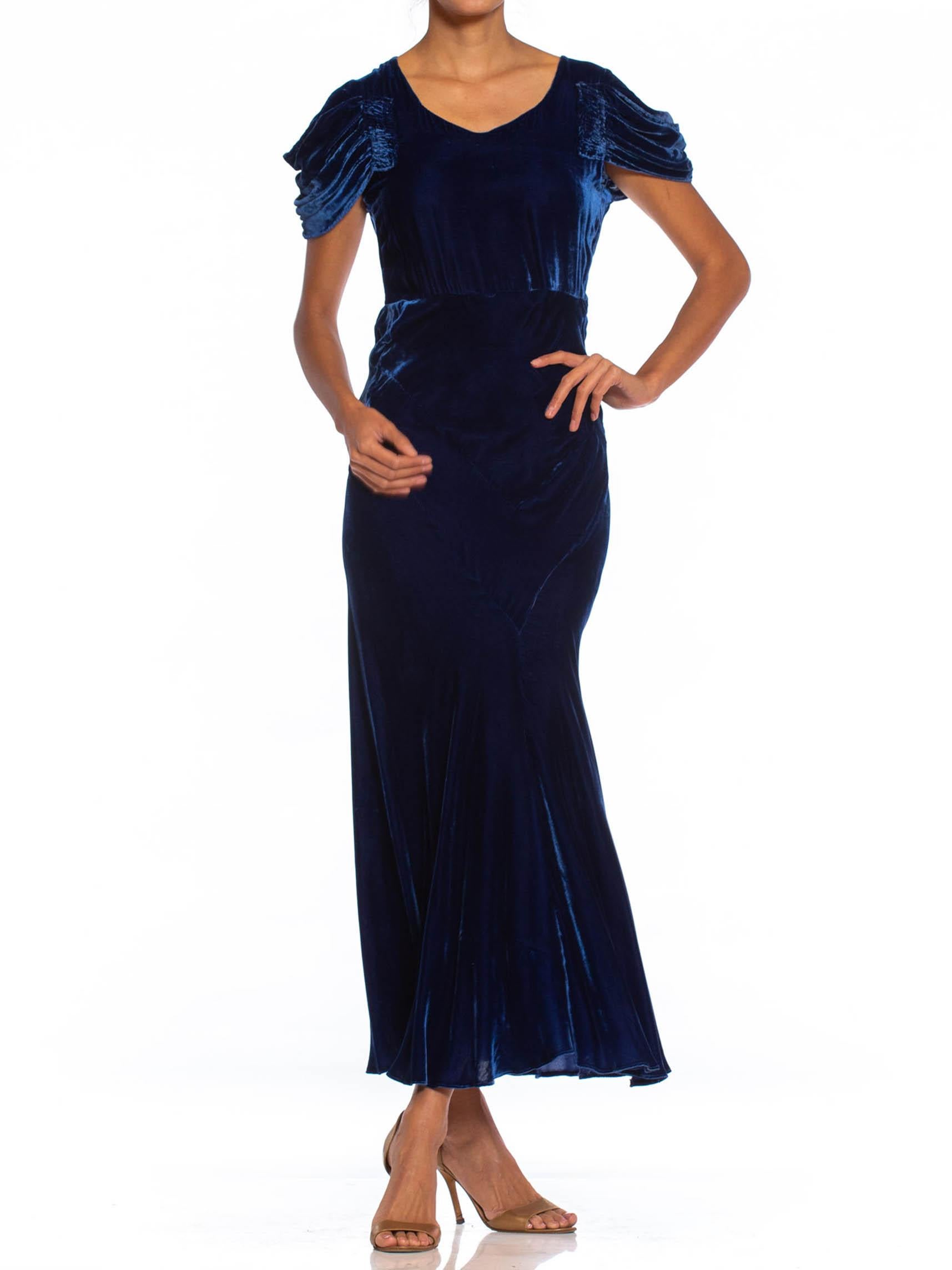 1930S Sapphire Blue Bias Cut Silk Velvet Draped Cap Sleeve Gown In Good Condition For Sale In New York, NY