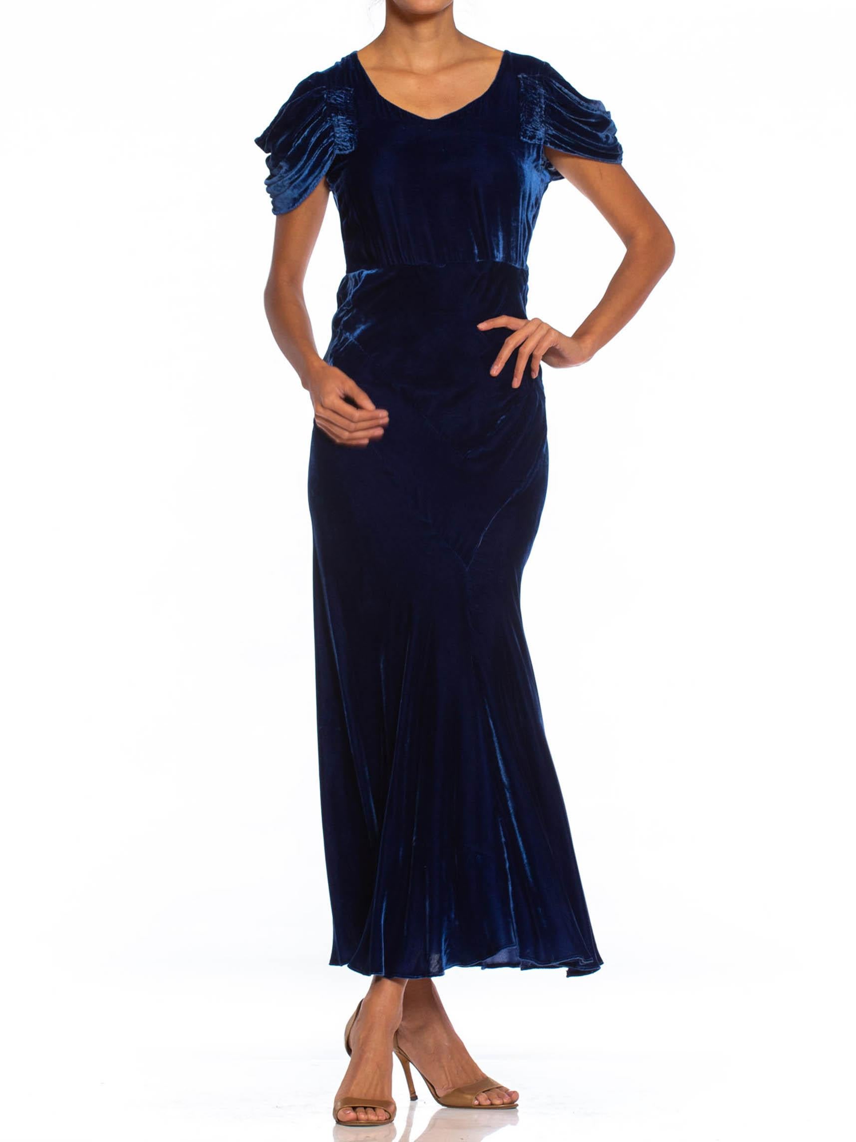 1930S Sapphire Blue Bias Cut Silk Velvet Draped Cap Sleeve Gown In Excellent Condition For Sale In New York, NY