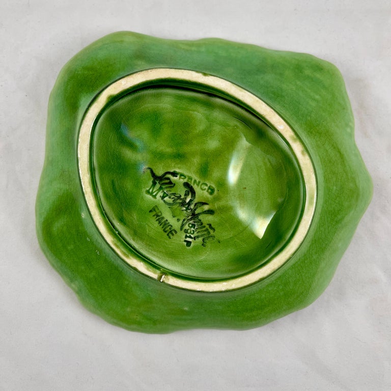1930s Sarreguemines Faïence Majolica Glazed Green Cabbage Leaf Shallow ...