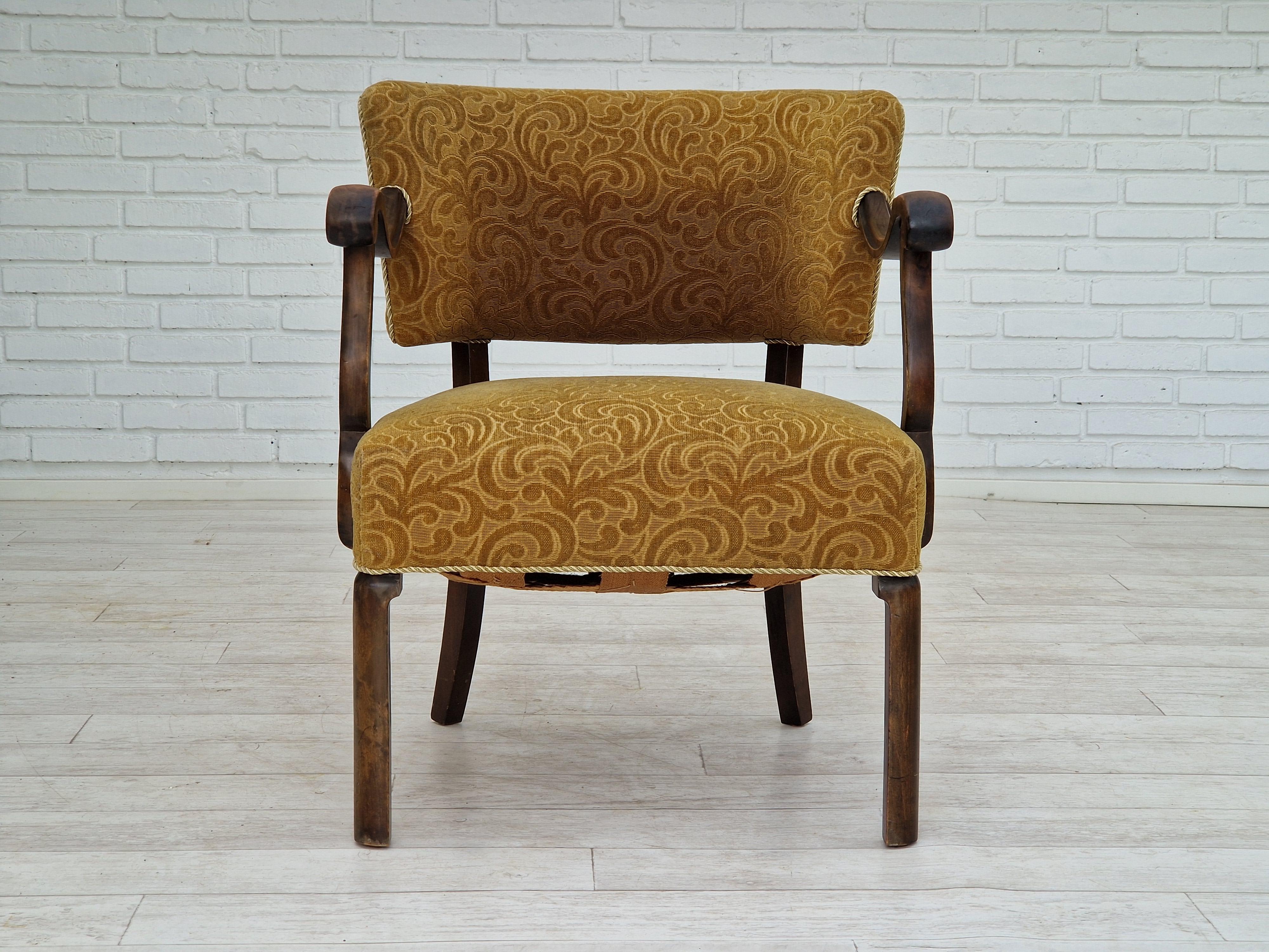 1930s, Scandinavian design, armchair in green furniture fabric, ash wood. In Good Condition For Sale In Tarm, 82
