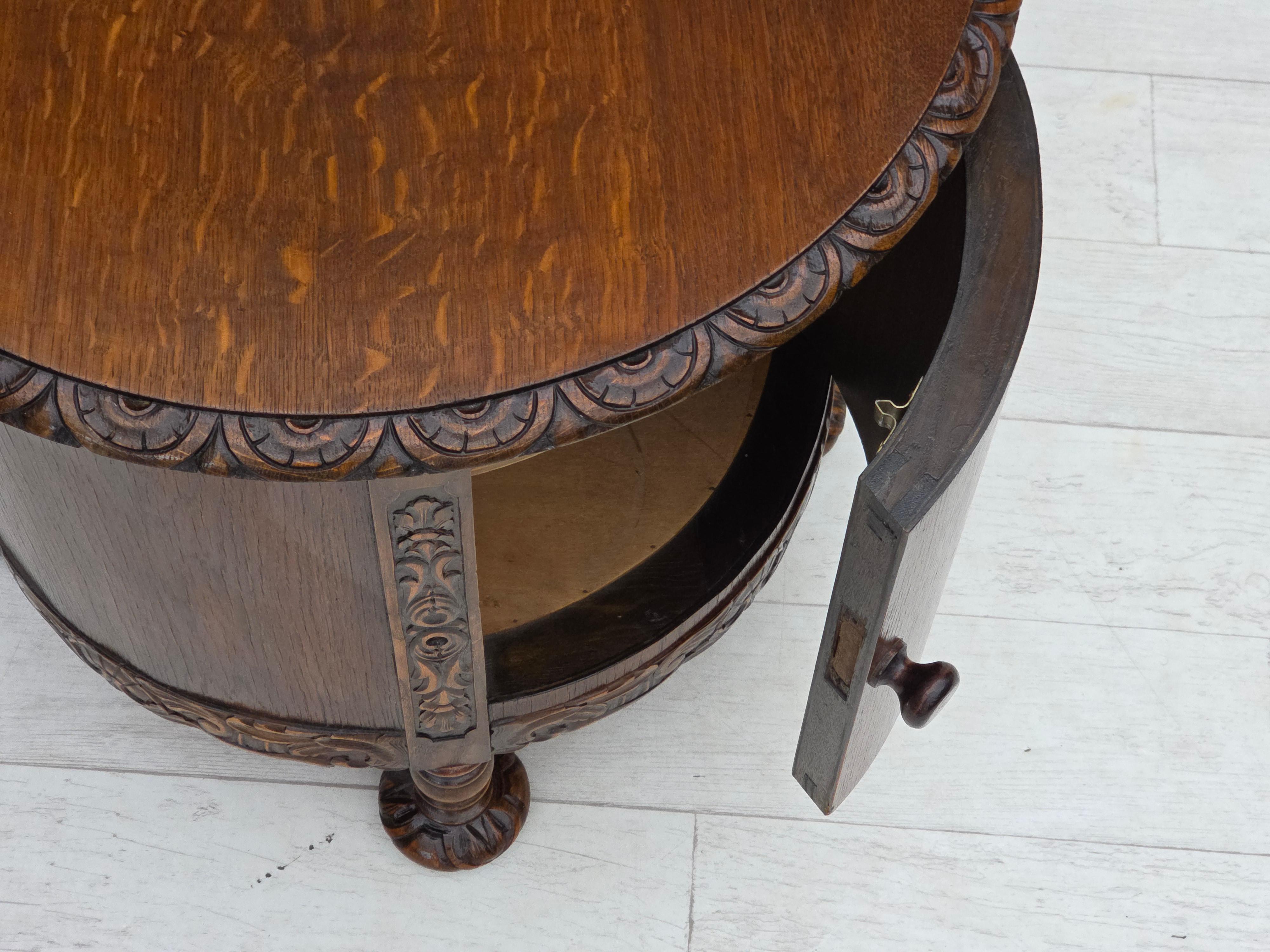 Armadietto scandinavo degli anni '30, in legno di quercia scuro. in vendita 5
