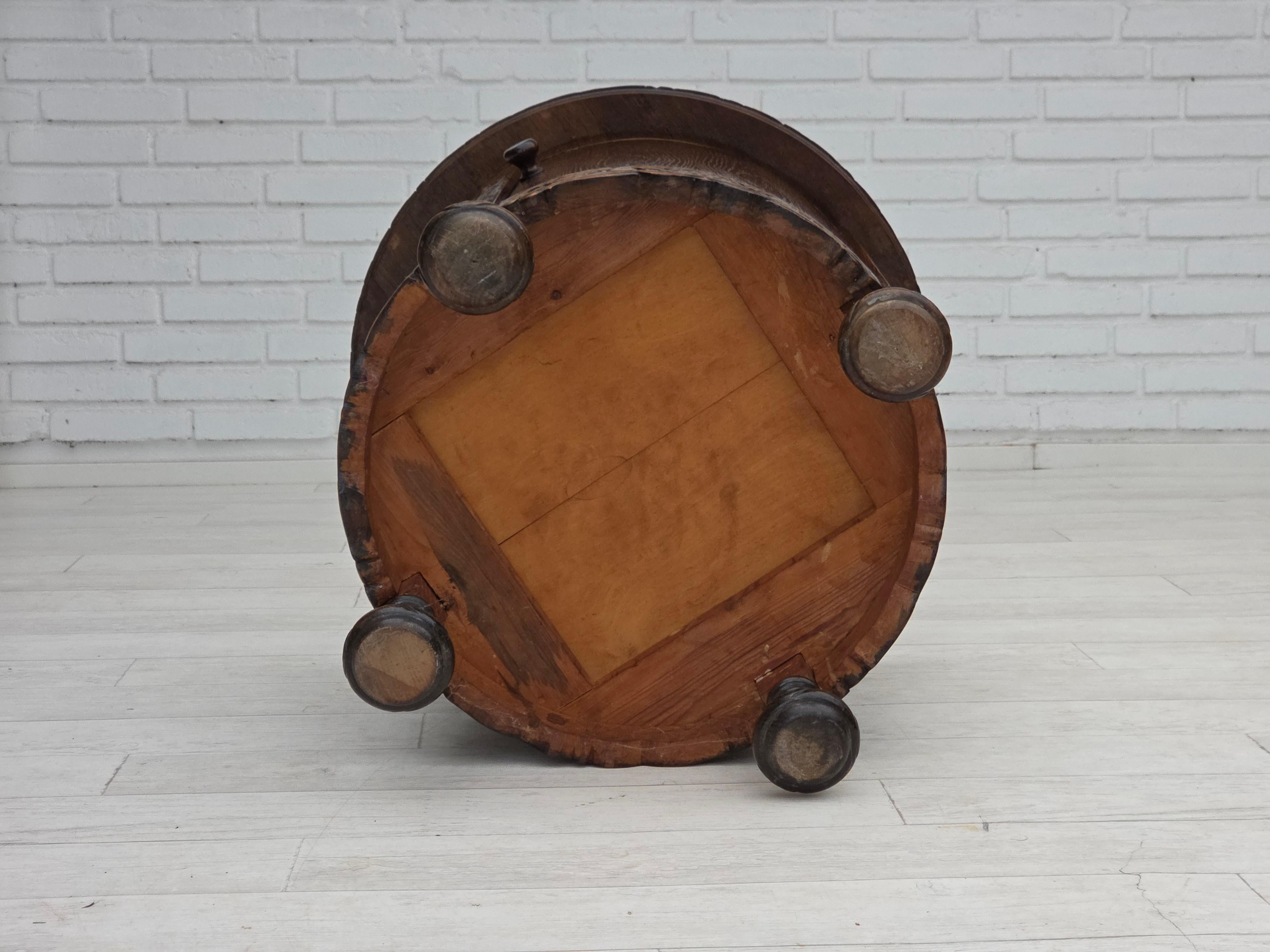 Armadietto scandinavo degli anni '30, in legno di quercia scuro. in vendita 8