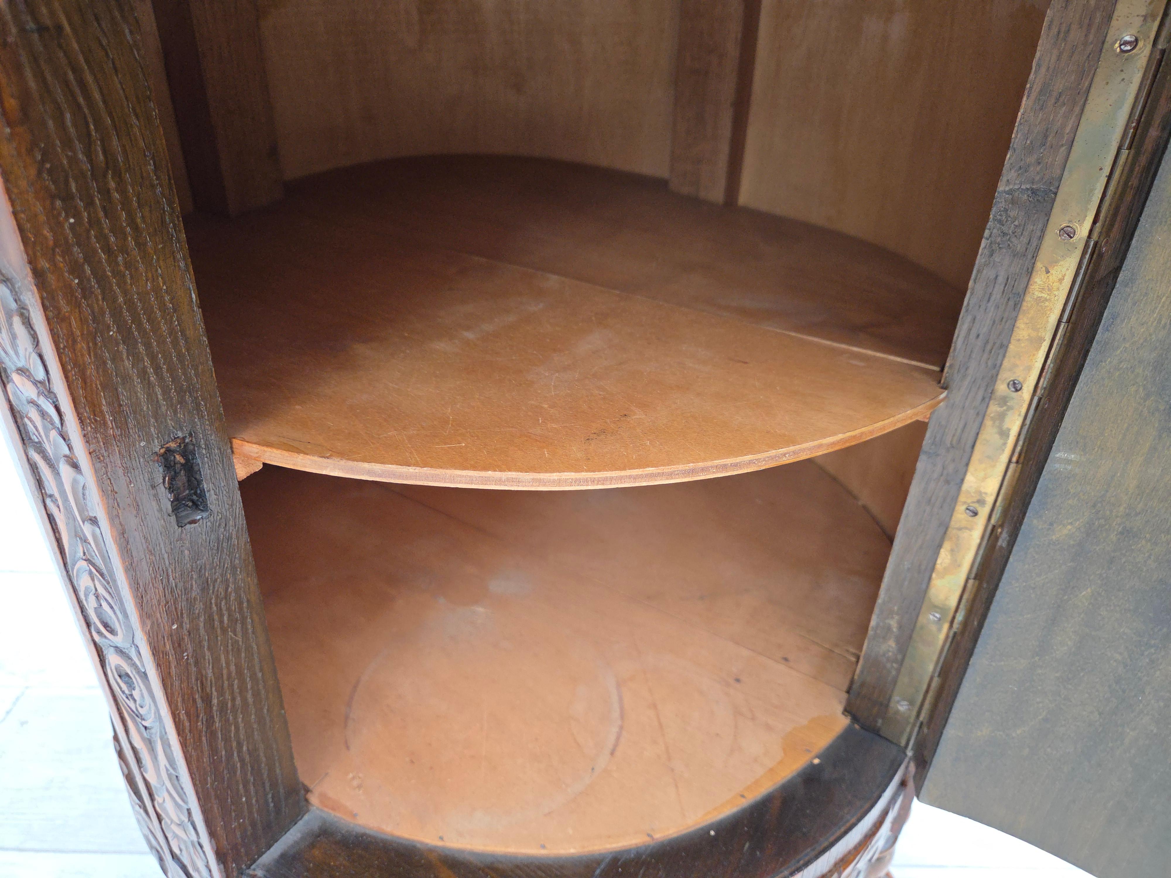 Quercia Armadietto scandinavo degli anni '30, in legno di quercia scuro. in vendita
