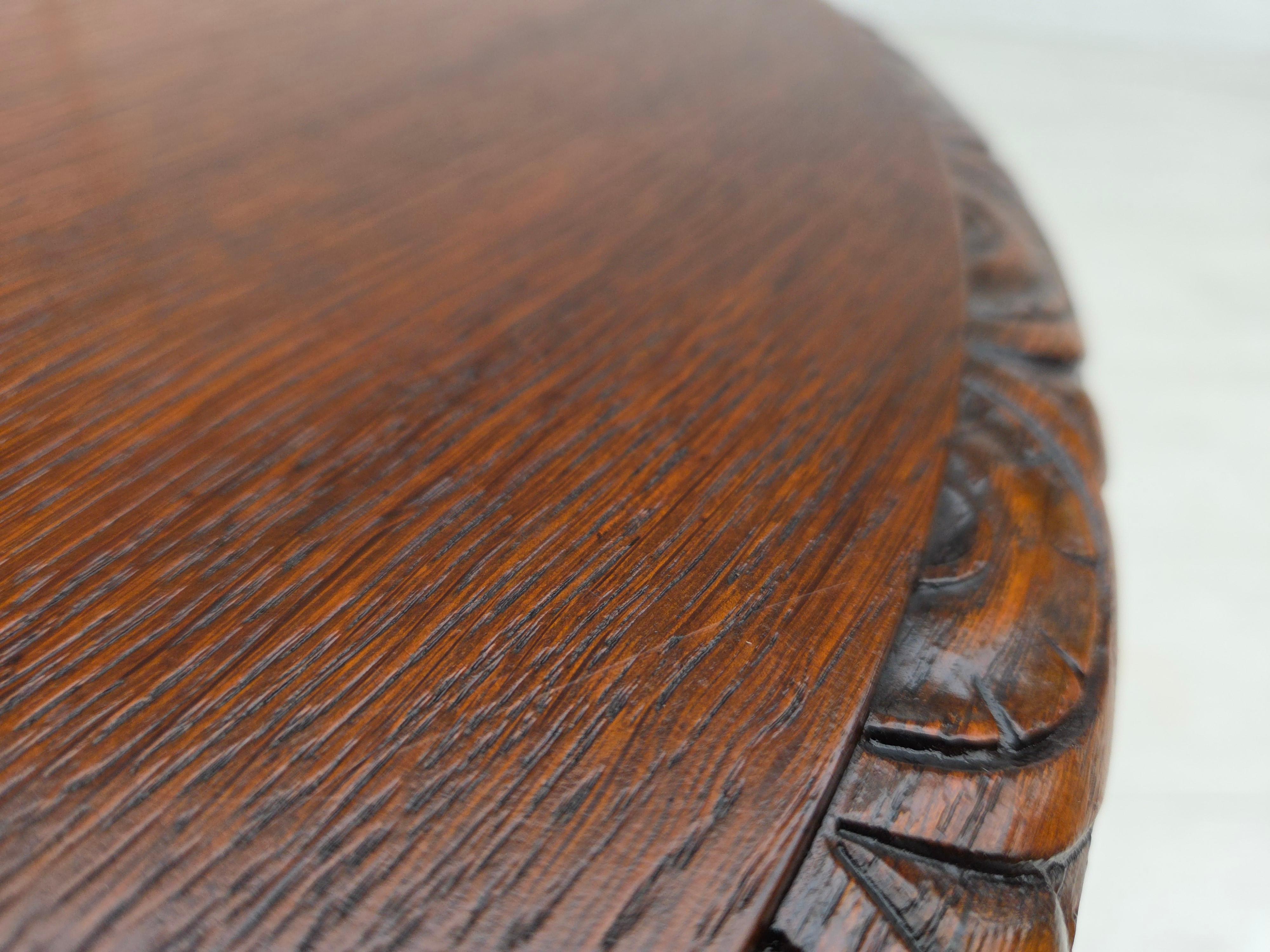Armadietto scandinavo degli anni '30, in legno di quercia scuro. in vendita 2