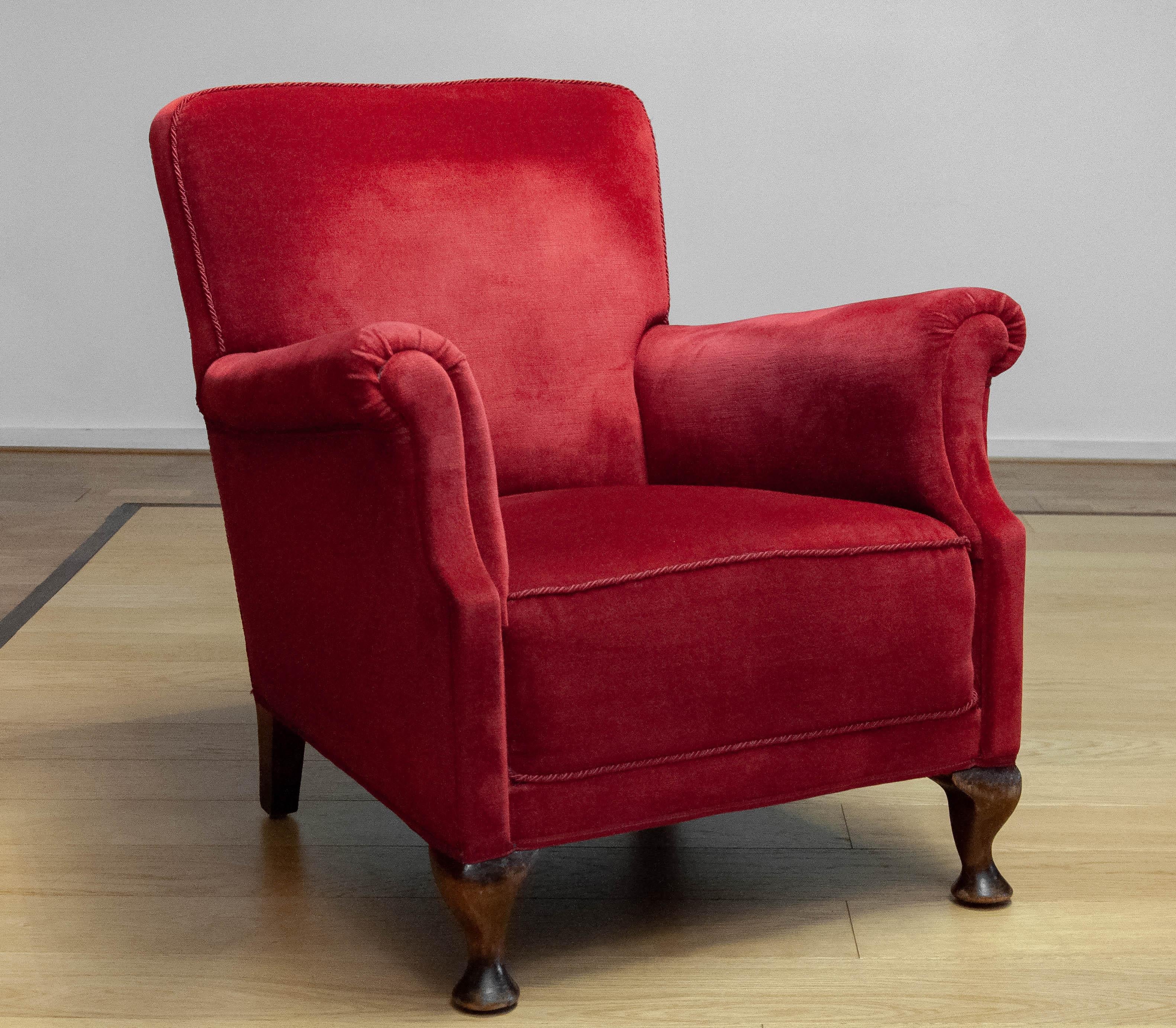 1930er Jahre Skandinavisch Weinrot Samt / Velours Lounge Chair Made In Denmark (Biedermeier) im Angebot