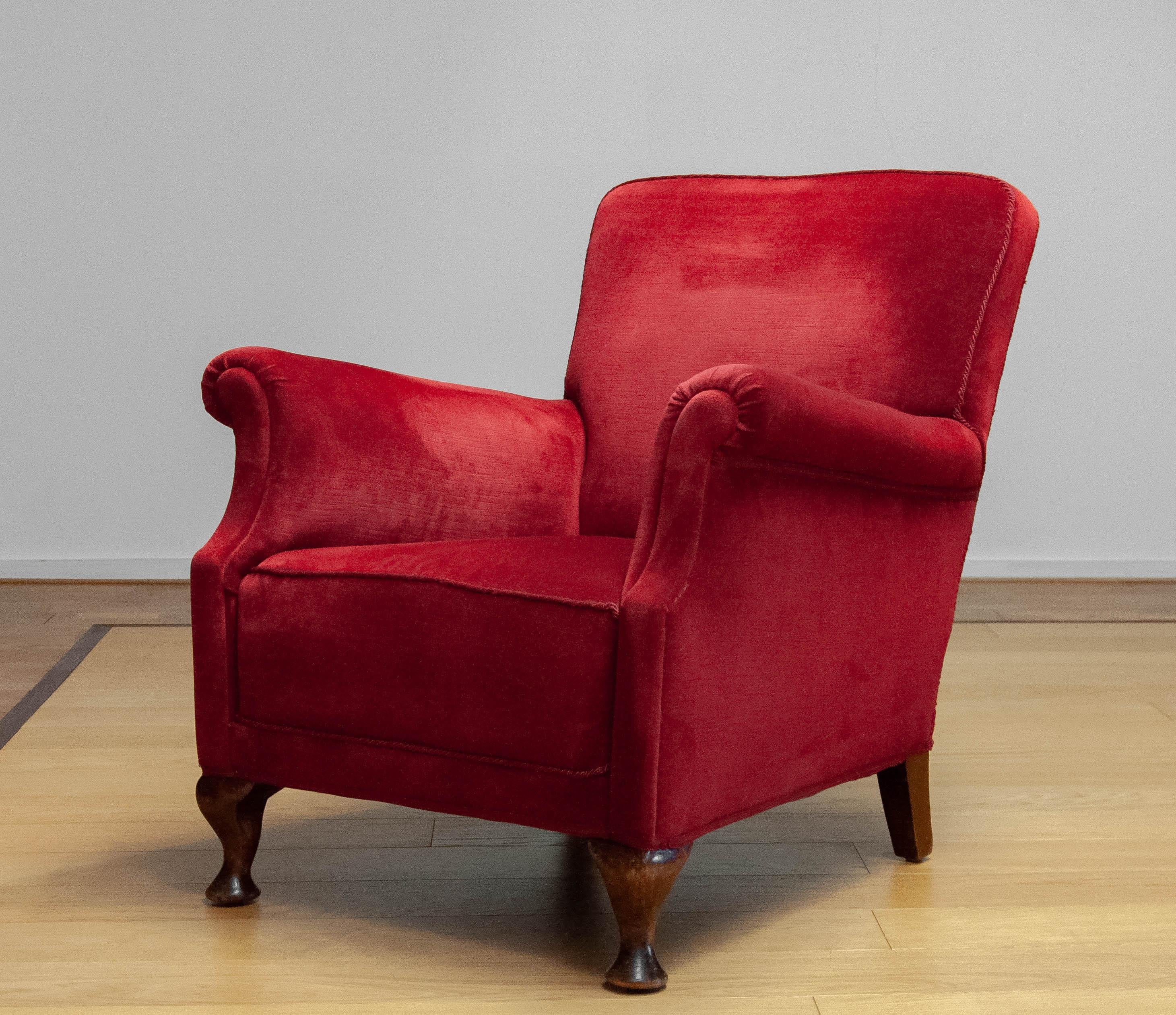 1930er Jahre Skandinavisch Weinrot Samt / Velours Lounge Chair Made In Denmark (Dänisch) im Angebot