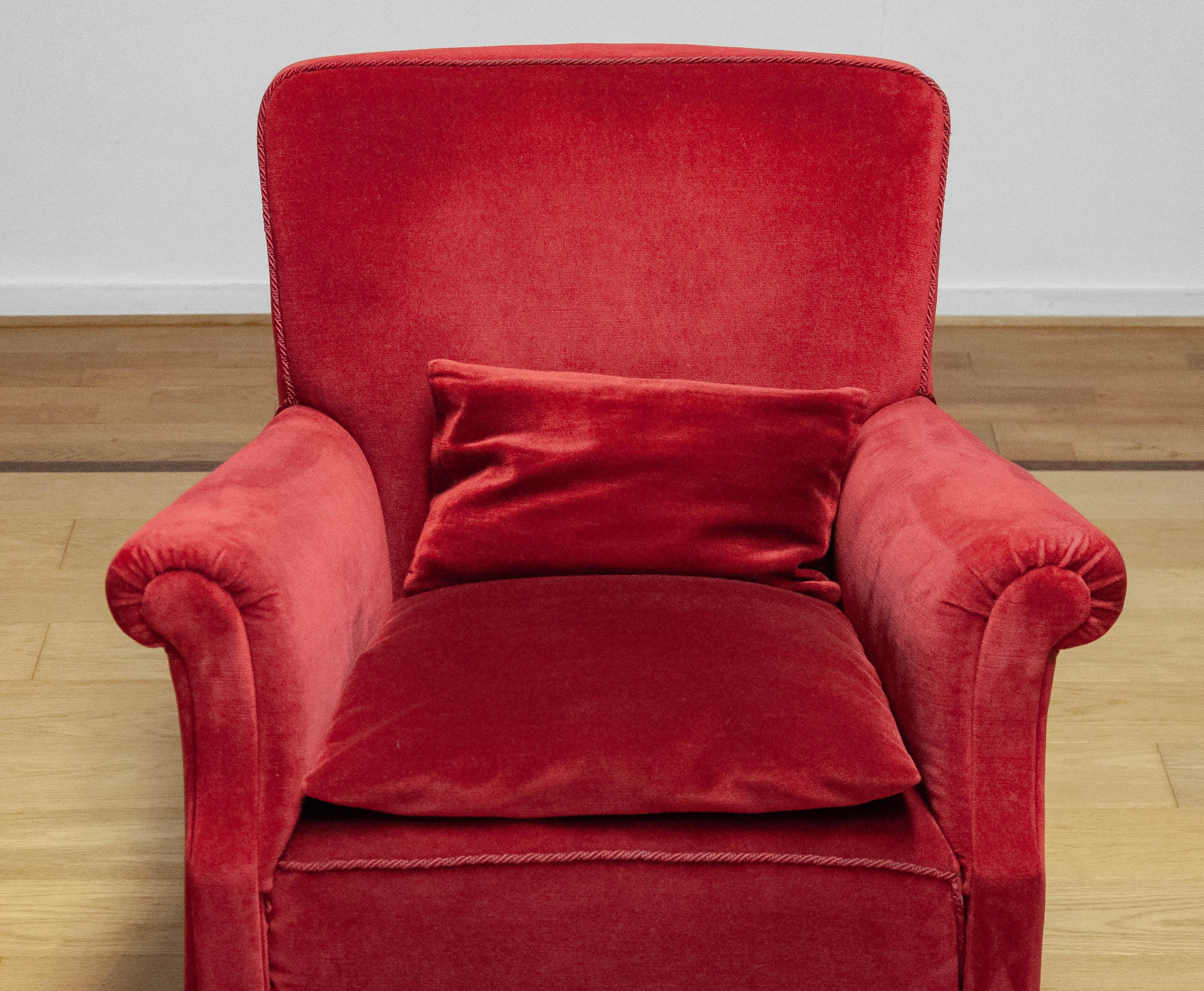 1930er Jahre Skandinavisch Weinrot Samt / Velours Lounge Chair Made In Denmark (Dänisch) im Angebot