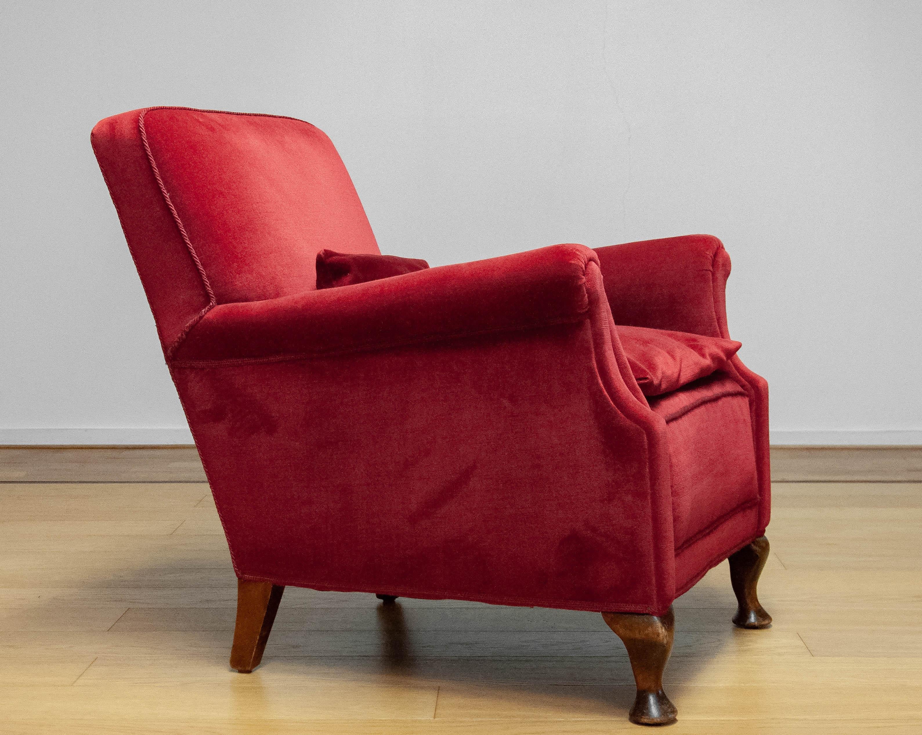 1930er Jahre Skandinavisch Weinrot Samt / Velours Lounge Chair Made In Denmark im Zustand „Gut“ im Angebot in Silvolde, Gelderland