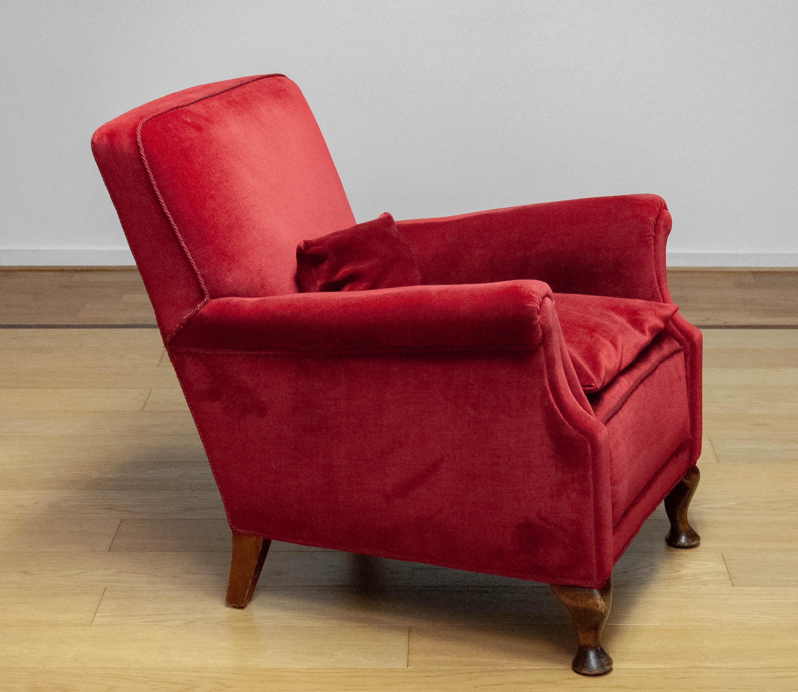 1930er Jahre Skandinavisch Weinrot Samt / Velours Lounge Chair Made In Denmark (Mitte des 20. Jahrhunderts) im Angebot