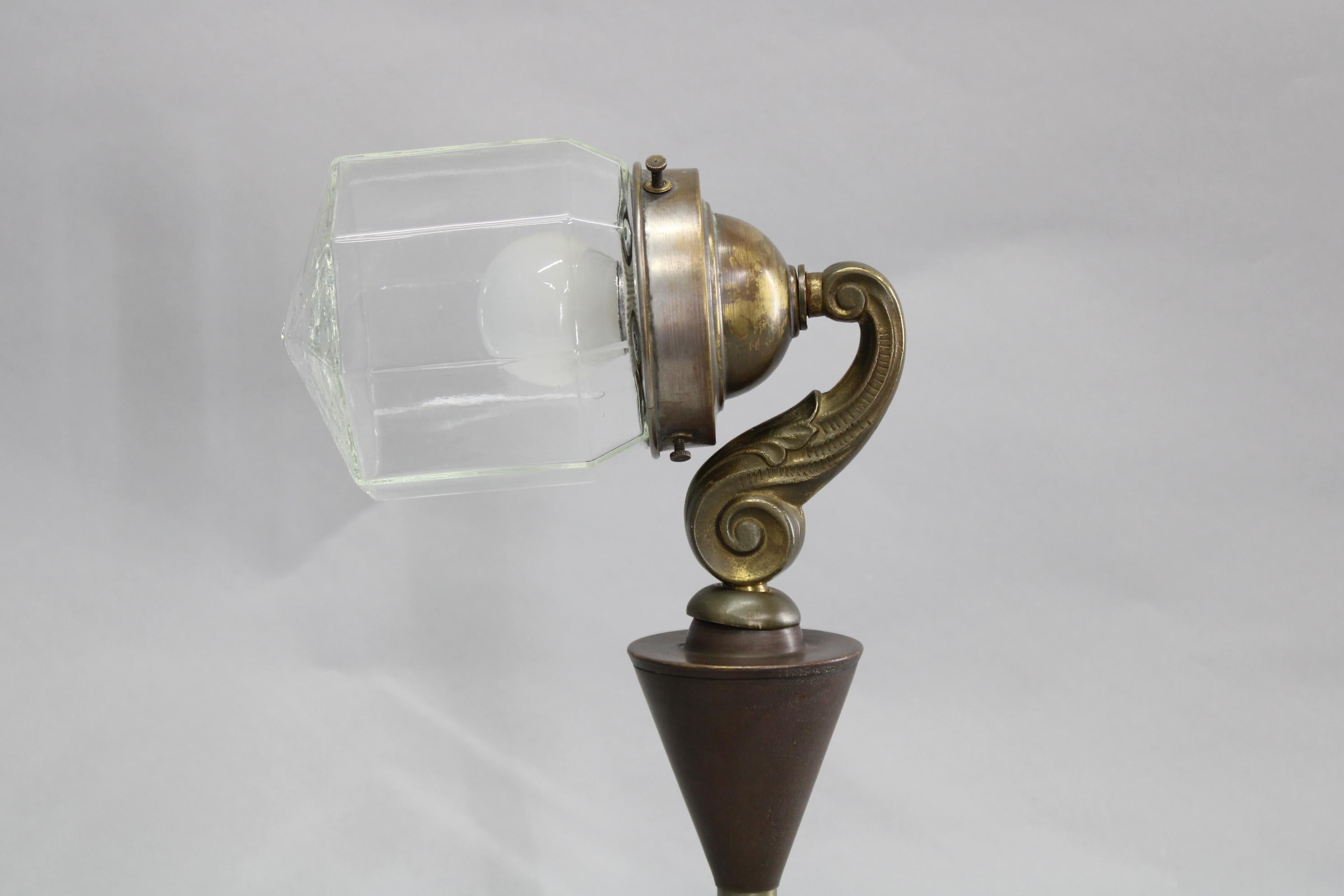 Lámpara de escritorio de latón y cristal de la Secesión de los años 30, Checoslovaquia en venta 3