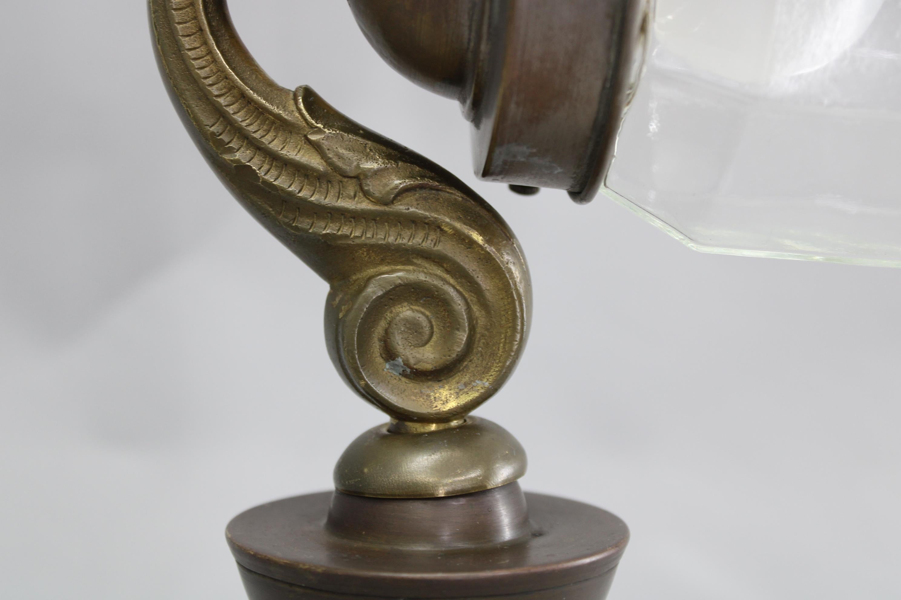 Lámpara de escritorio de latón y cristal de la Secesión de los años 30, Checoslovaquia Metal en venta