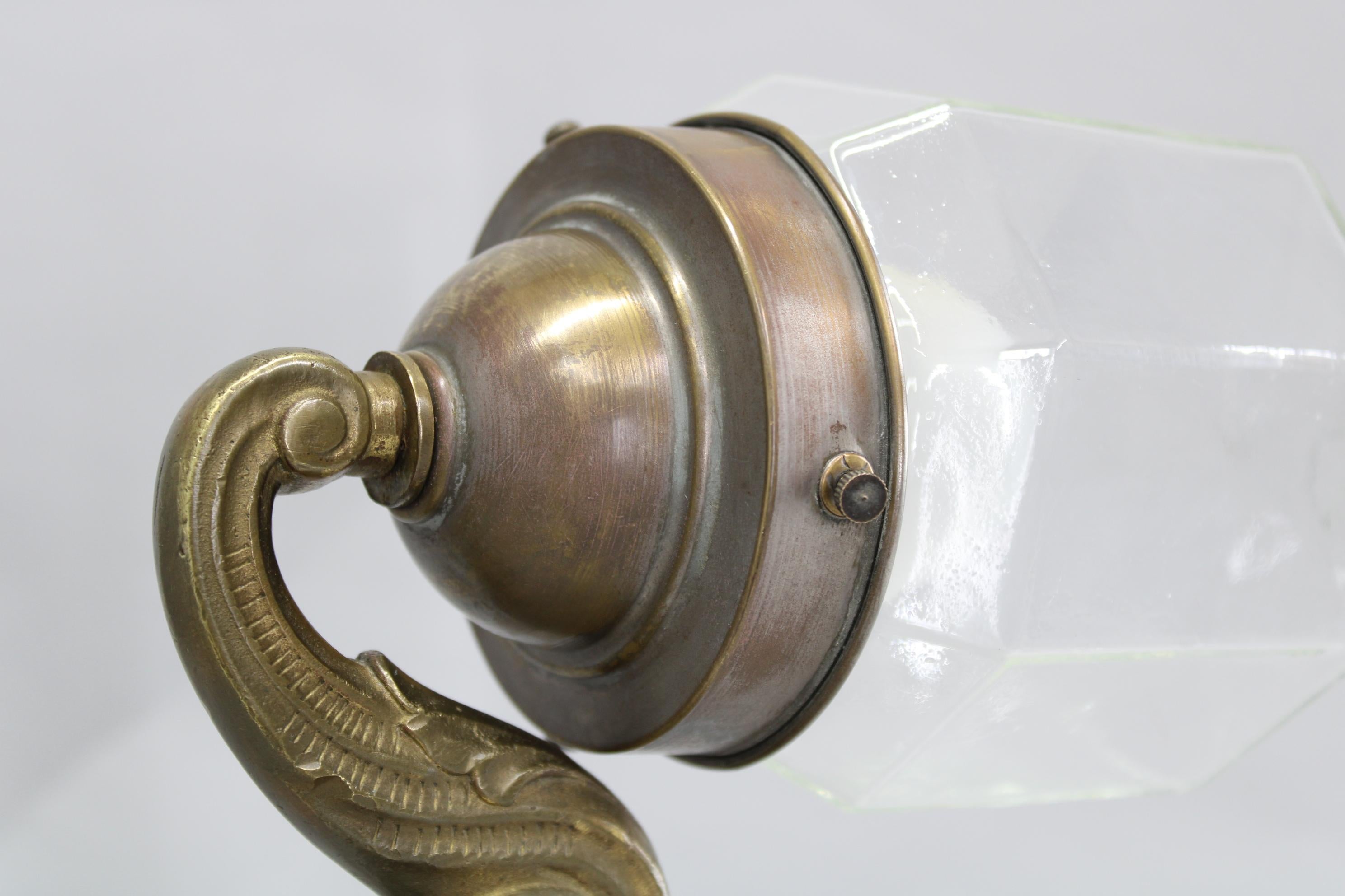 Lámpara de escritorio de latón y cristal de la Secesión de los años 30, Checoslovaquia en venta 1