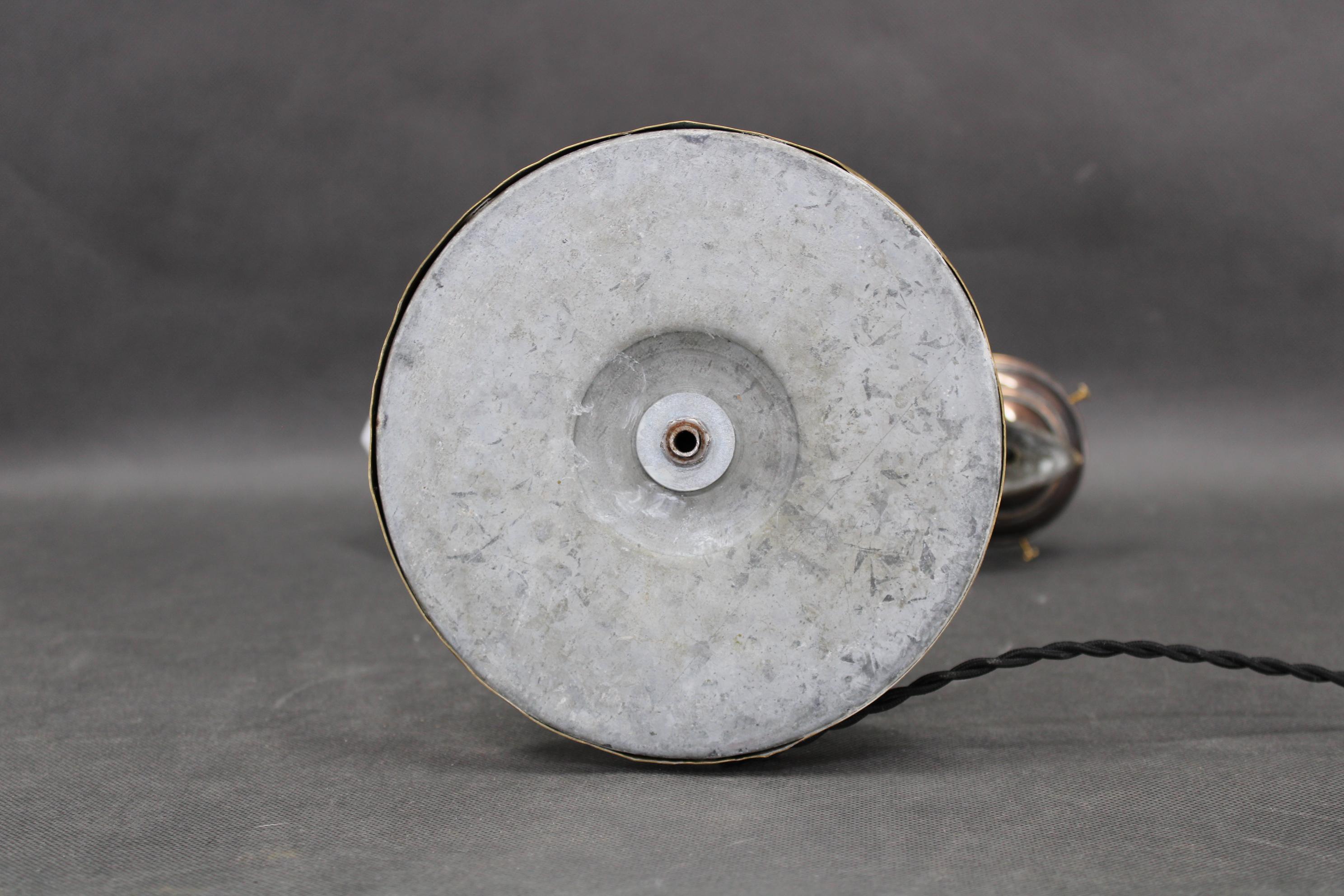 Lámpara de escritorio doble de latón y cristal de la Secesión de los años 30, Checoslovaquia en venta 6