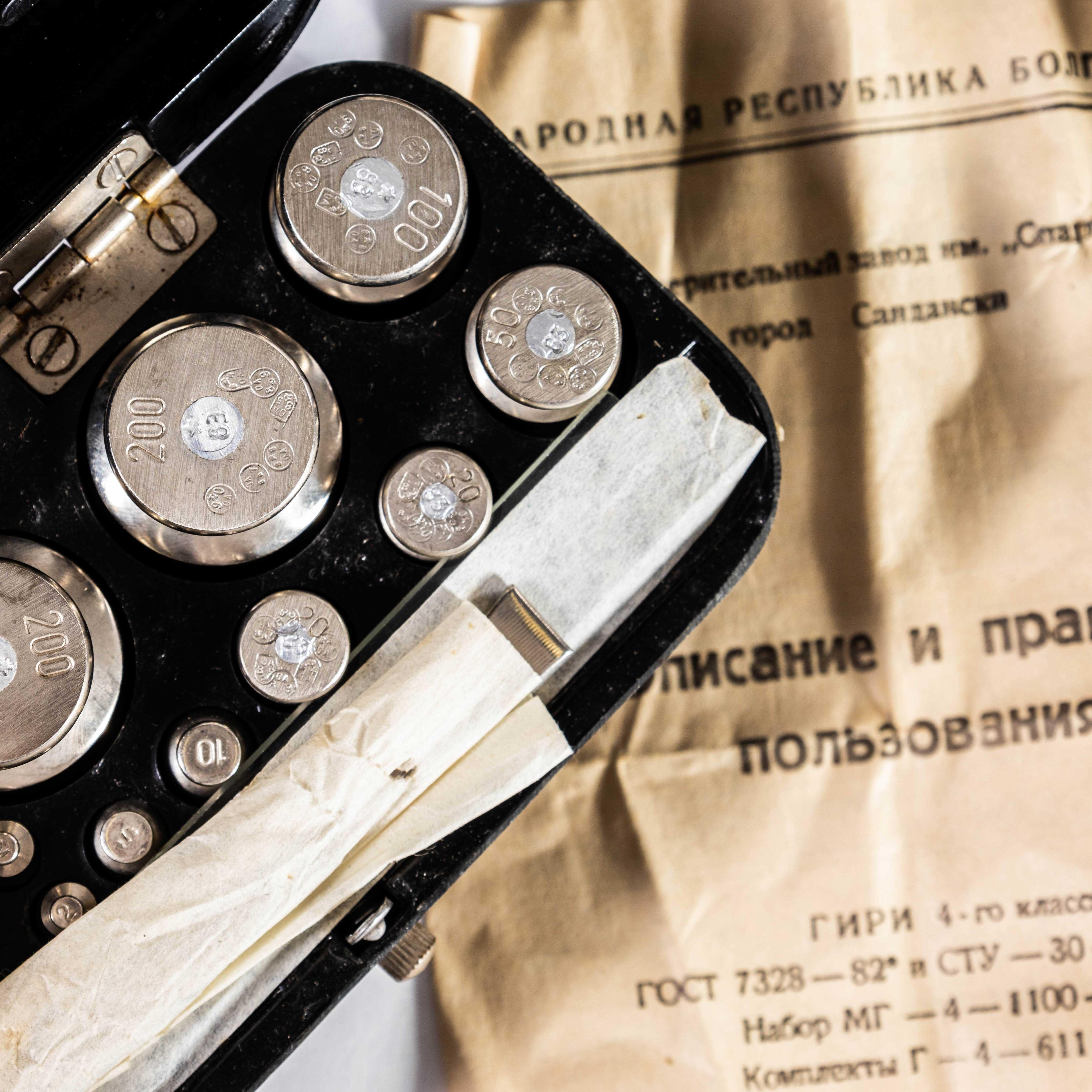 Mid-20th Century 1930's Set Of Balance Scale Validation Weights - Small Set For Sale