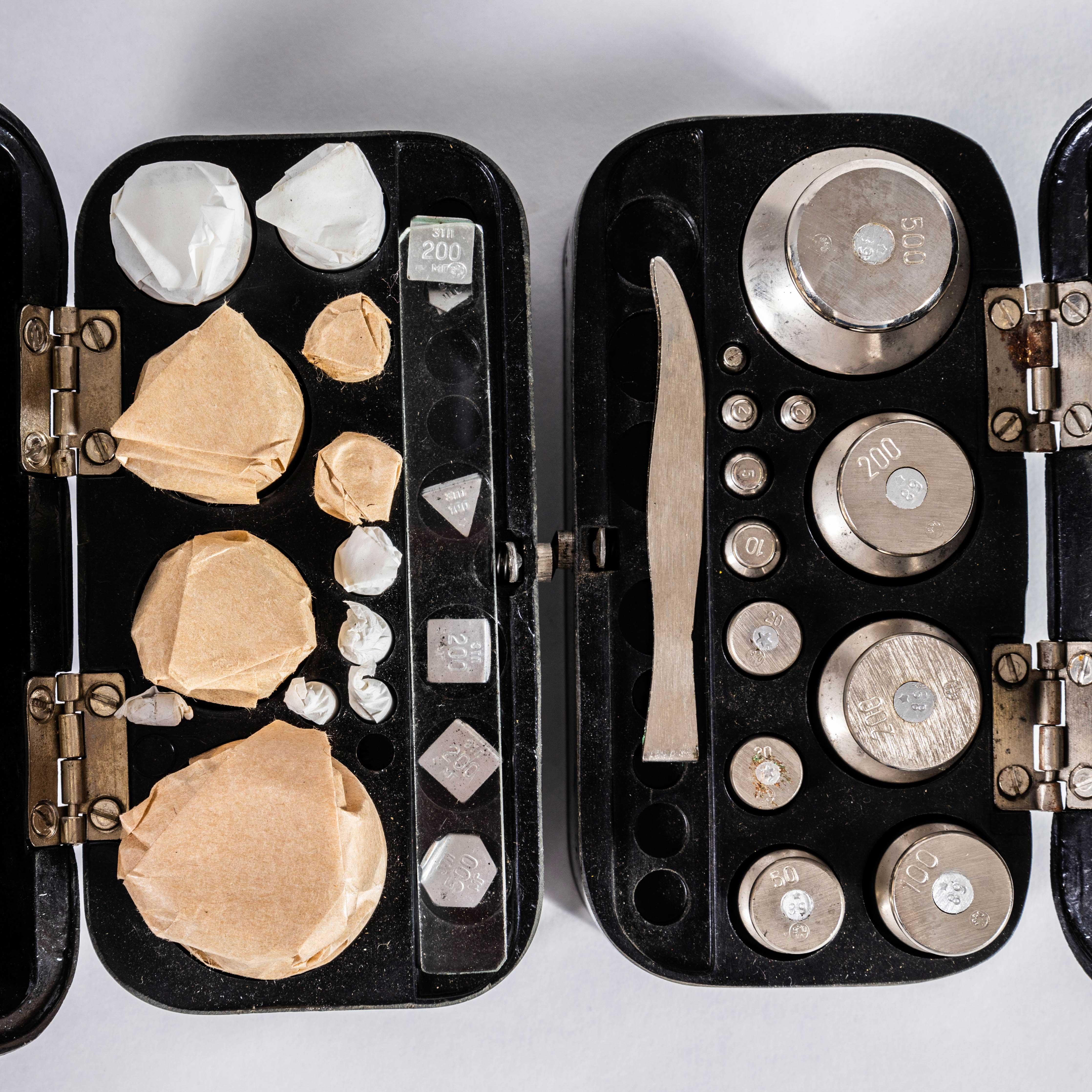 Metal 1930's Set Of Balance Scale Validation Weights - Small Set For Sale