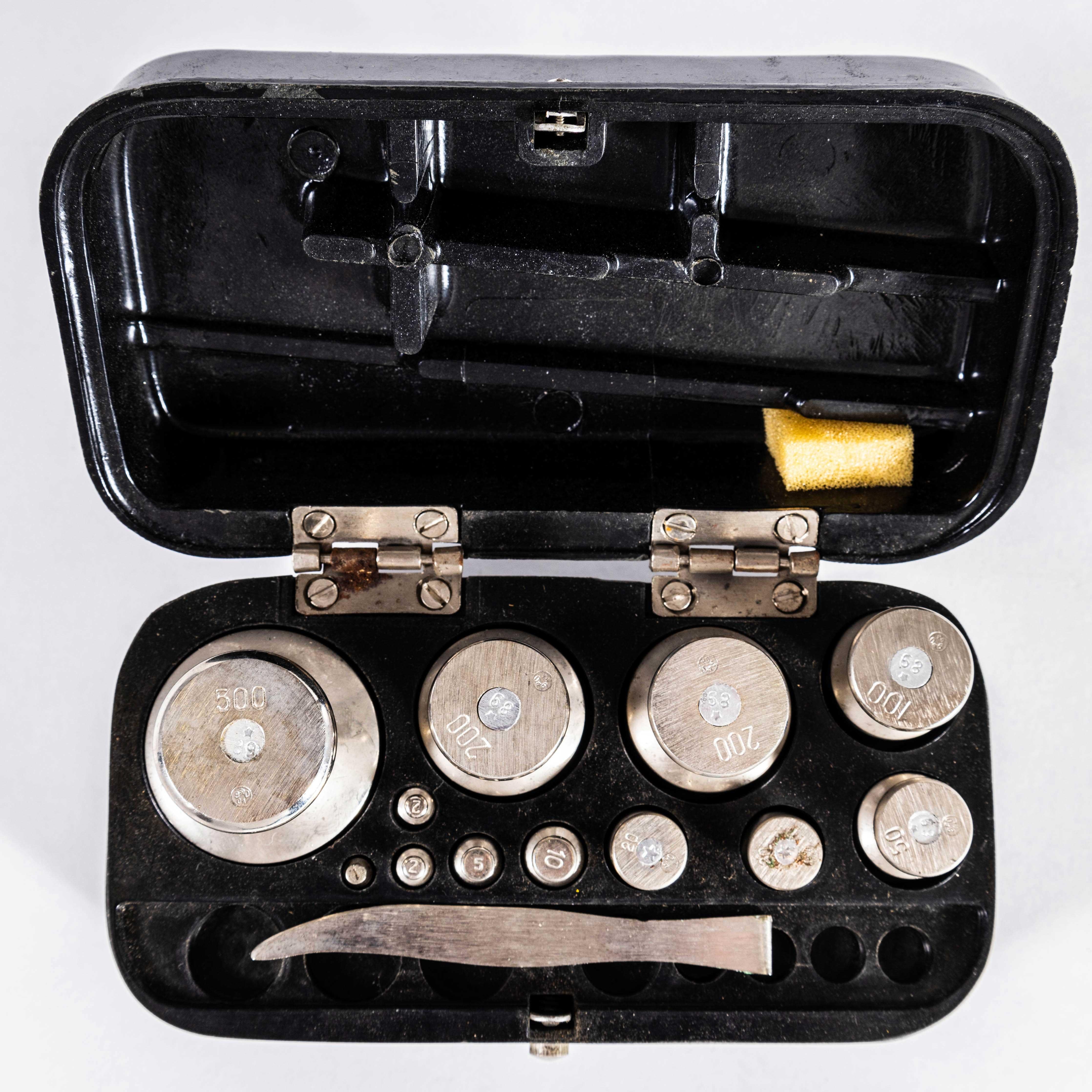 1930's Set Of Balance Scale Validation Weights - Small Set For Sale 2
