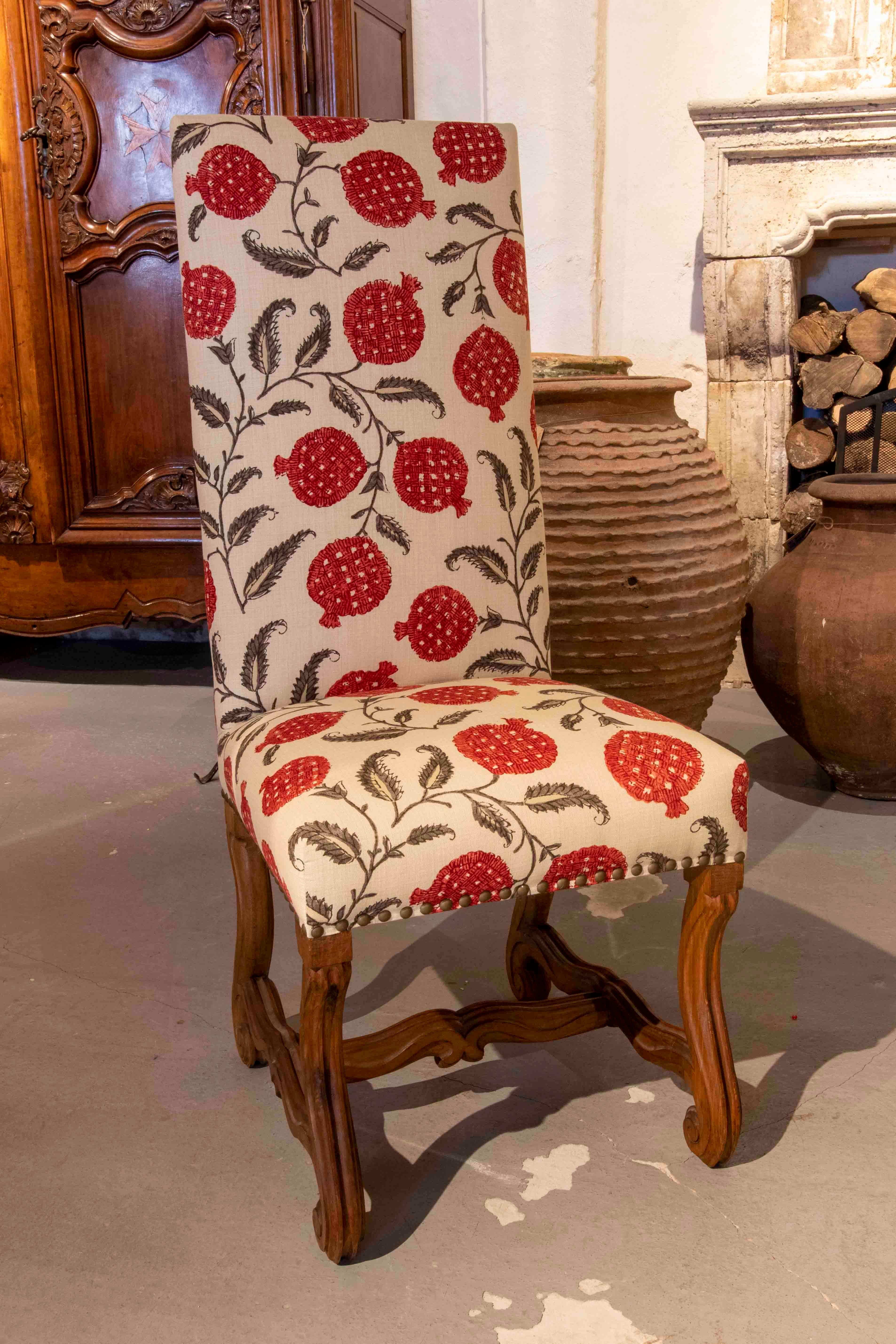 1930er Jahre Satz von acht Stühlen mit neu gepolsterten Holzrahmen und Beinen im Zustand „Gut“ im Angebot in Marbella, ES
