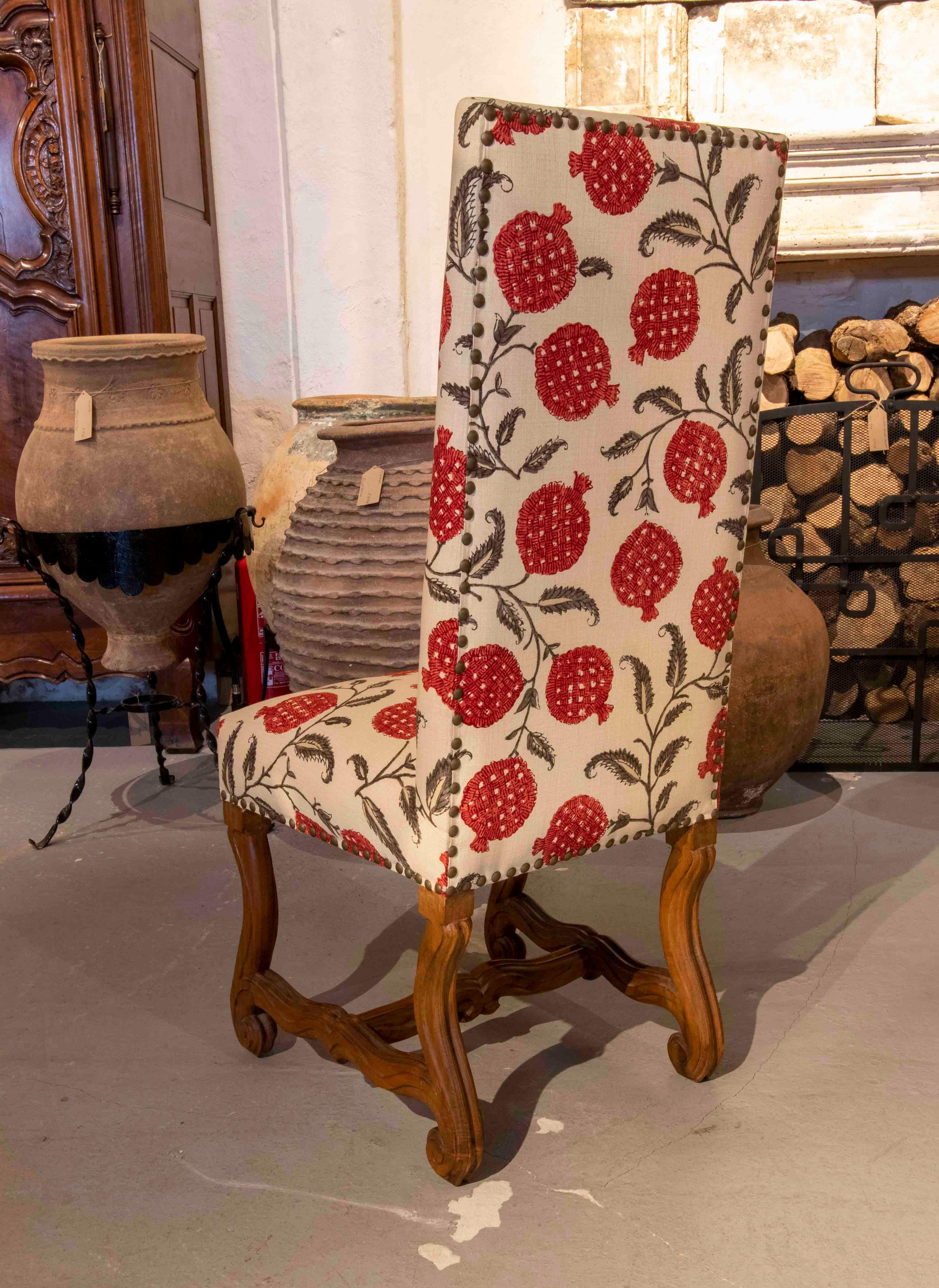 1930s Set of Eight Chairs with Newly Upholstered Wooden Frame and Legs For Sale 2
