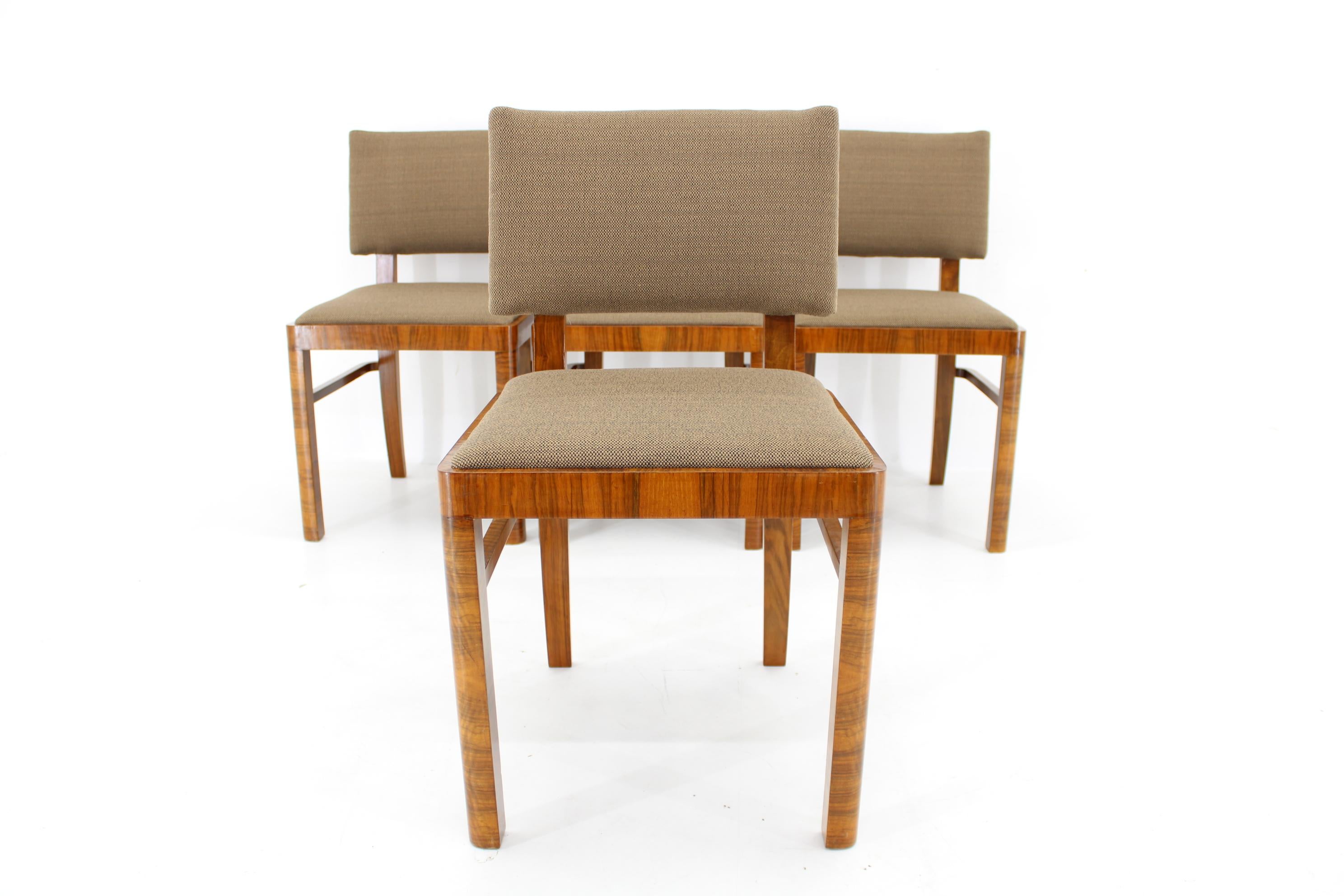 1930s Set of Four Restored Art Deco Dininng Chairs, Czechoslovakia In Good Condition For Sale In Praha, CZ