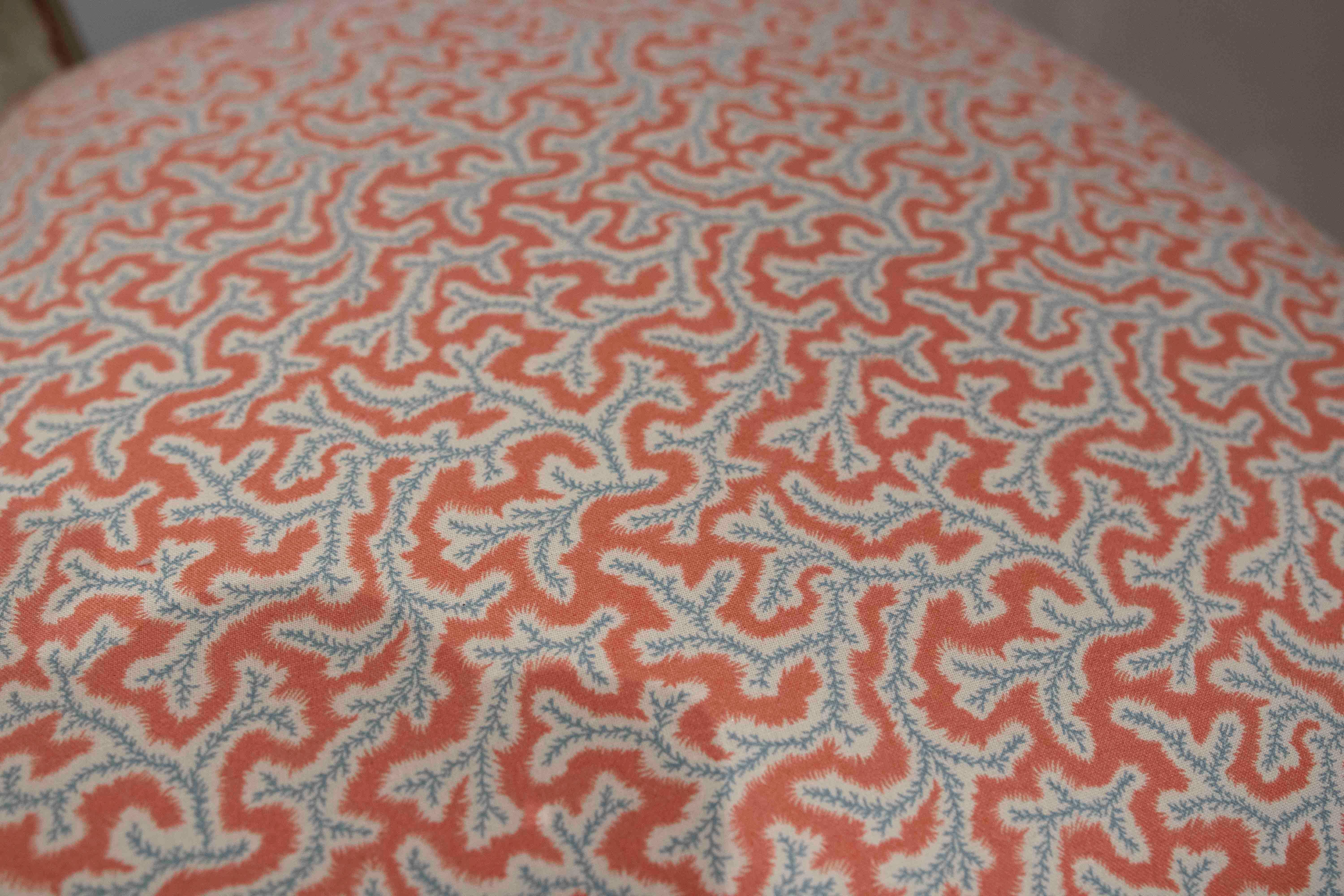1930 - Ensemble de six chaises provençales avec tapisserie corail en vente 3