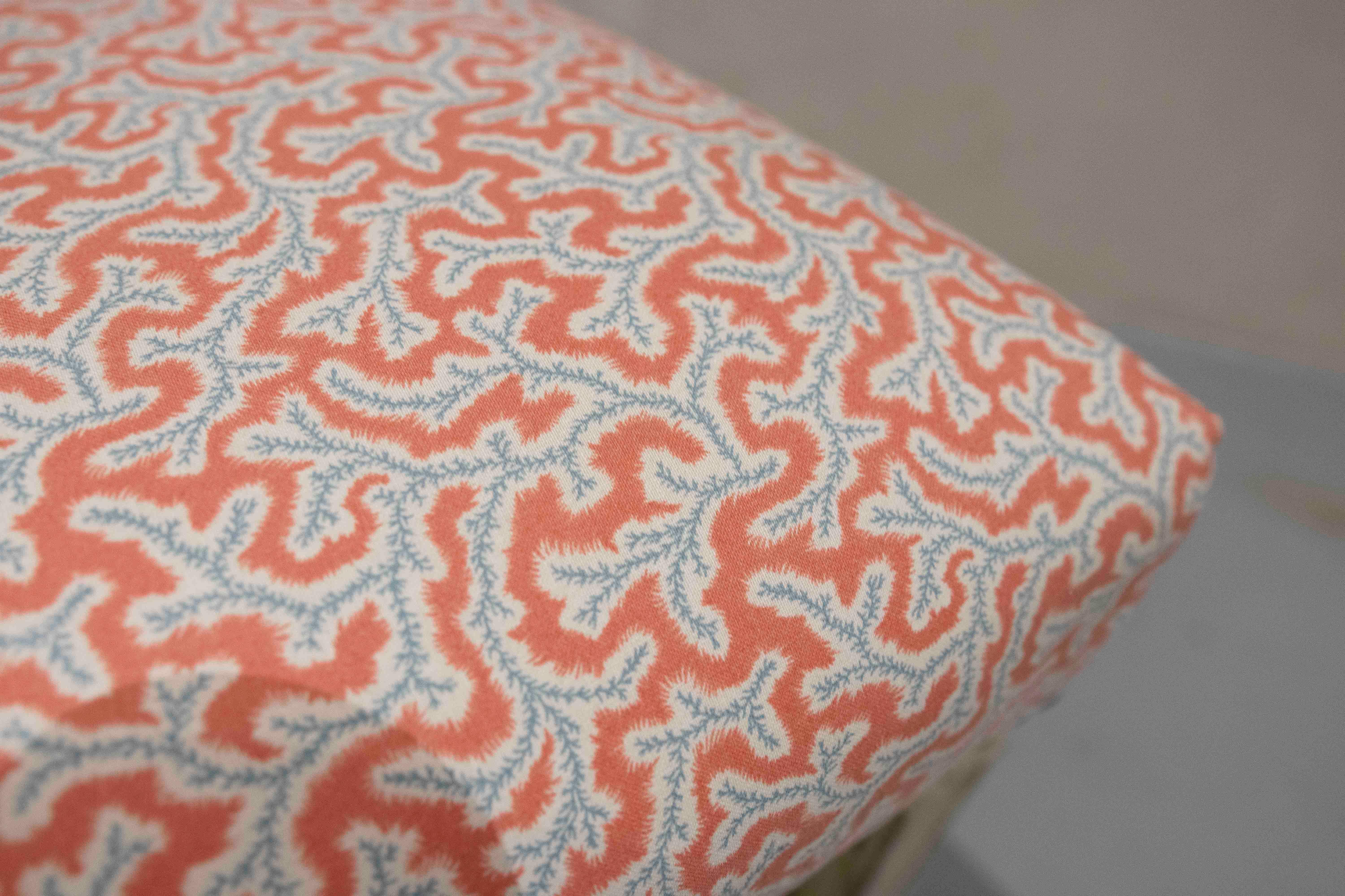 1930 - Ensemble de six chaises provençales avec tapisserie corail en vente 6