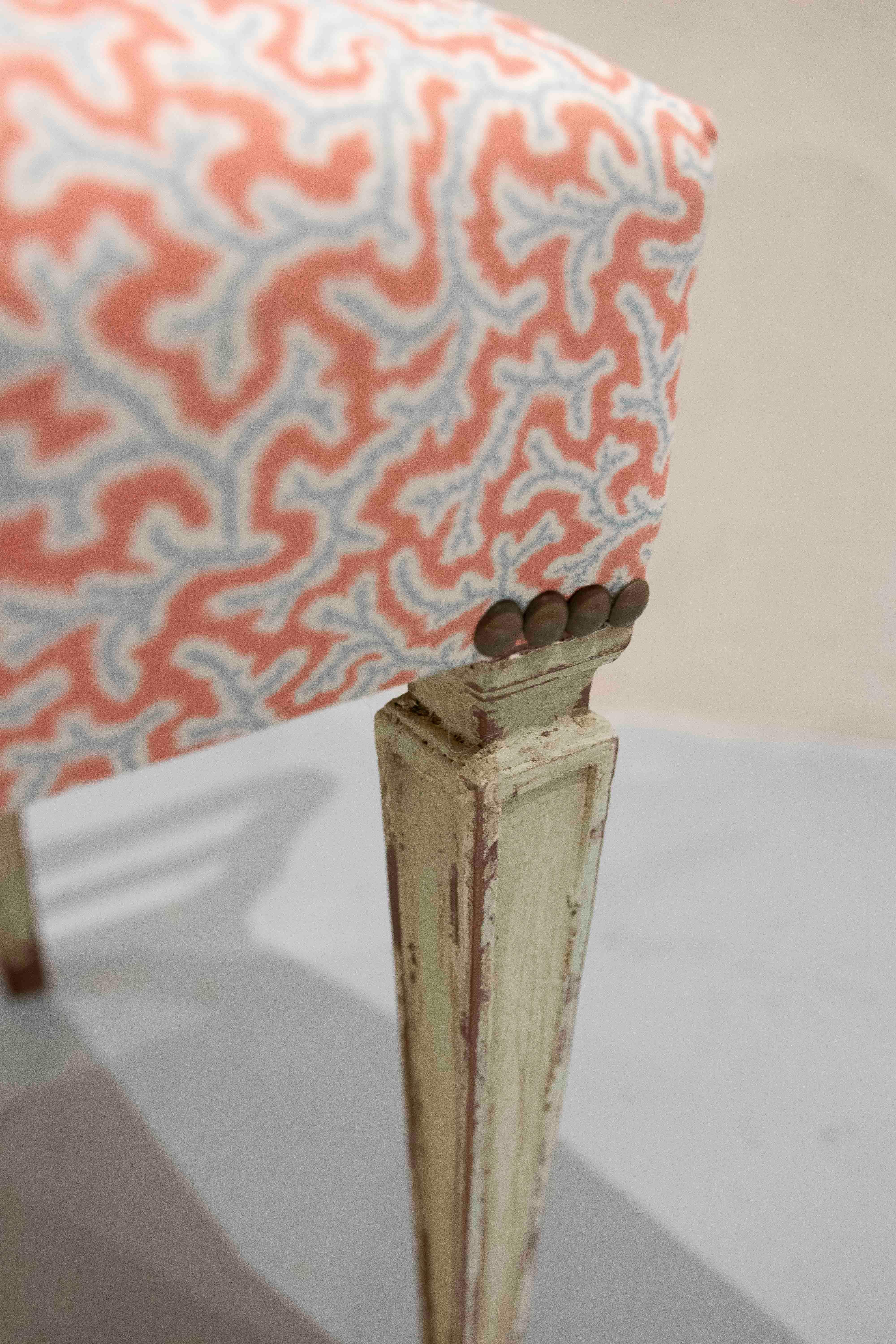 1930 - Ensemble de six chaises provençales avec tapisserie corail en vente 8