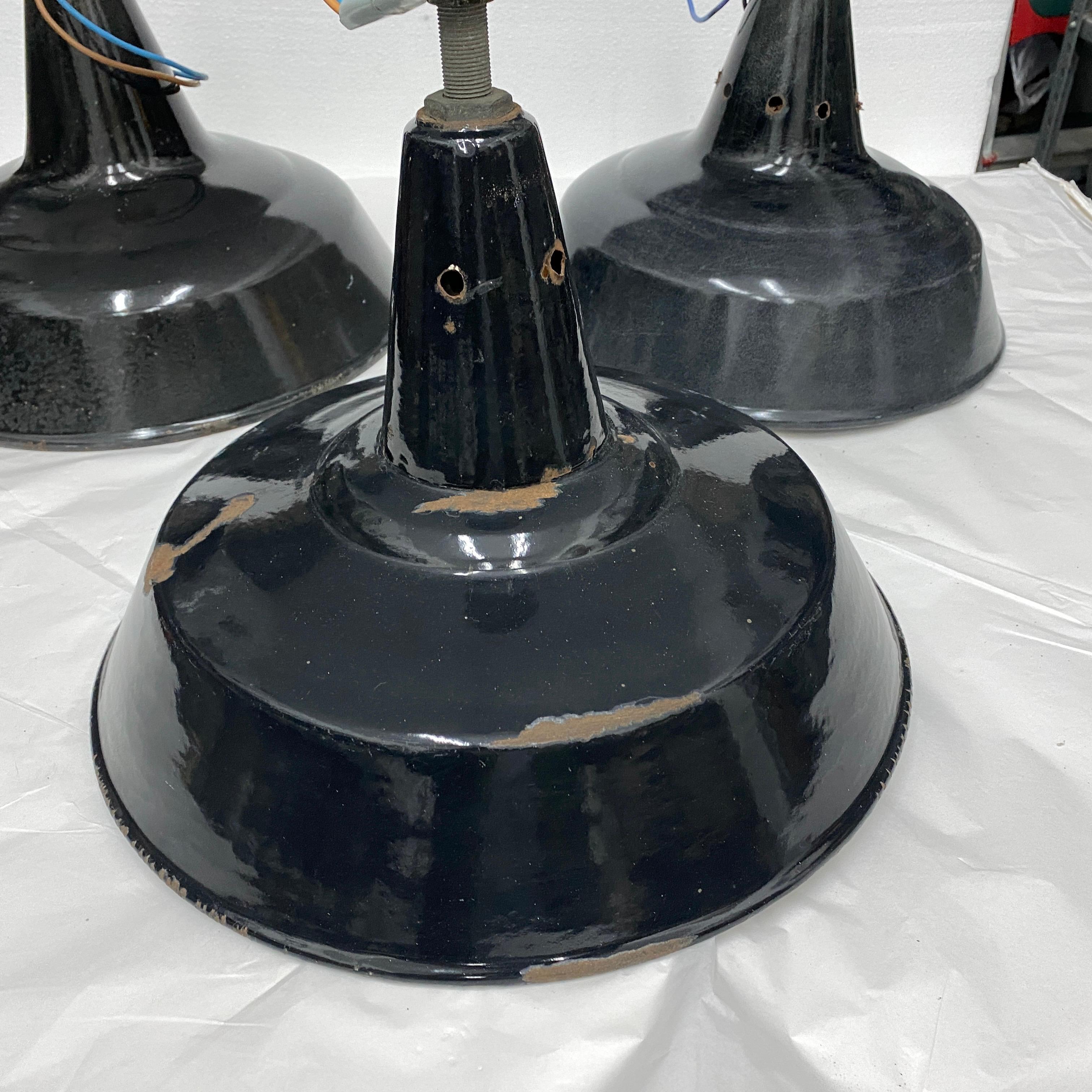 1930s Set of Three Industrial Black Painted Metal Italian Pendants In Good Condition For Sale In Aci Castello, IT