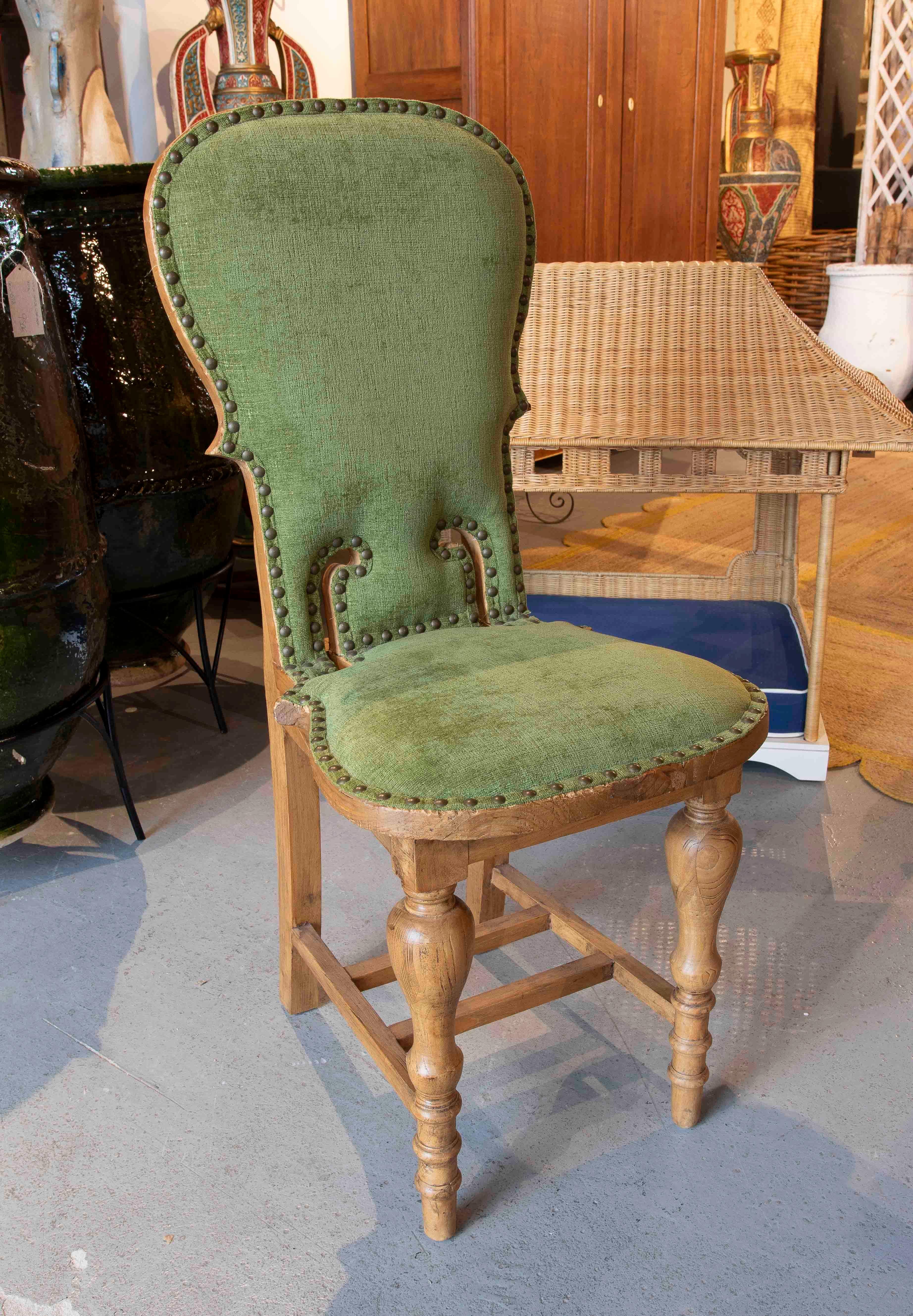 1930s Set of Twelve Wooden Chairs Newly Upholstered in Green Velvet For Sale 13