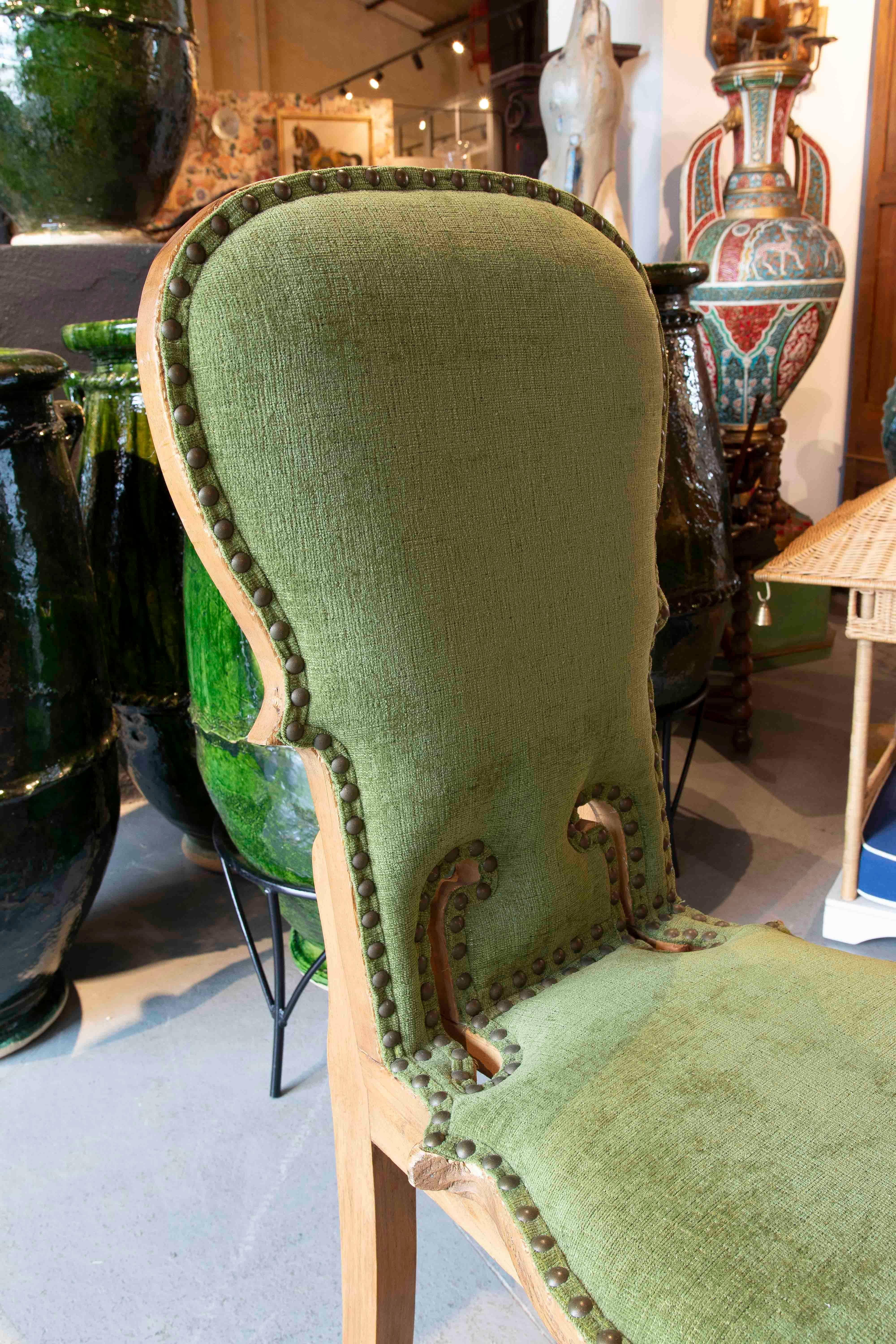 1930s Set of Twelve Wooden Chairs Newly Upholstered in Green Velvet For Sale 2