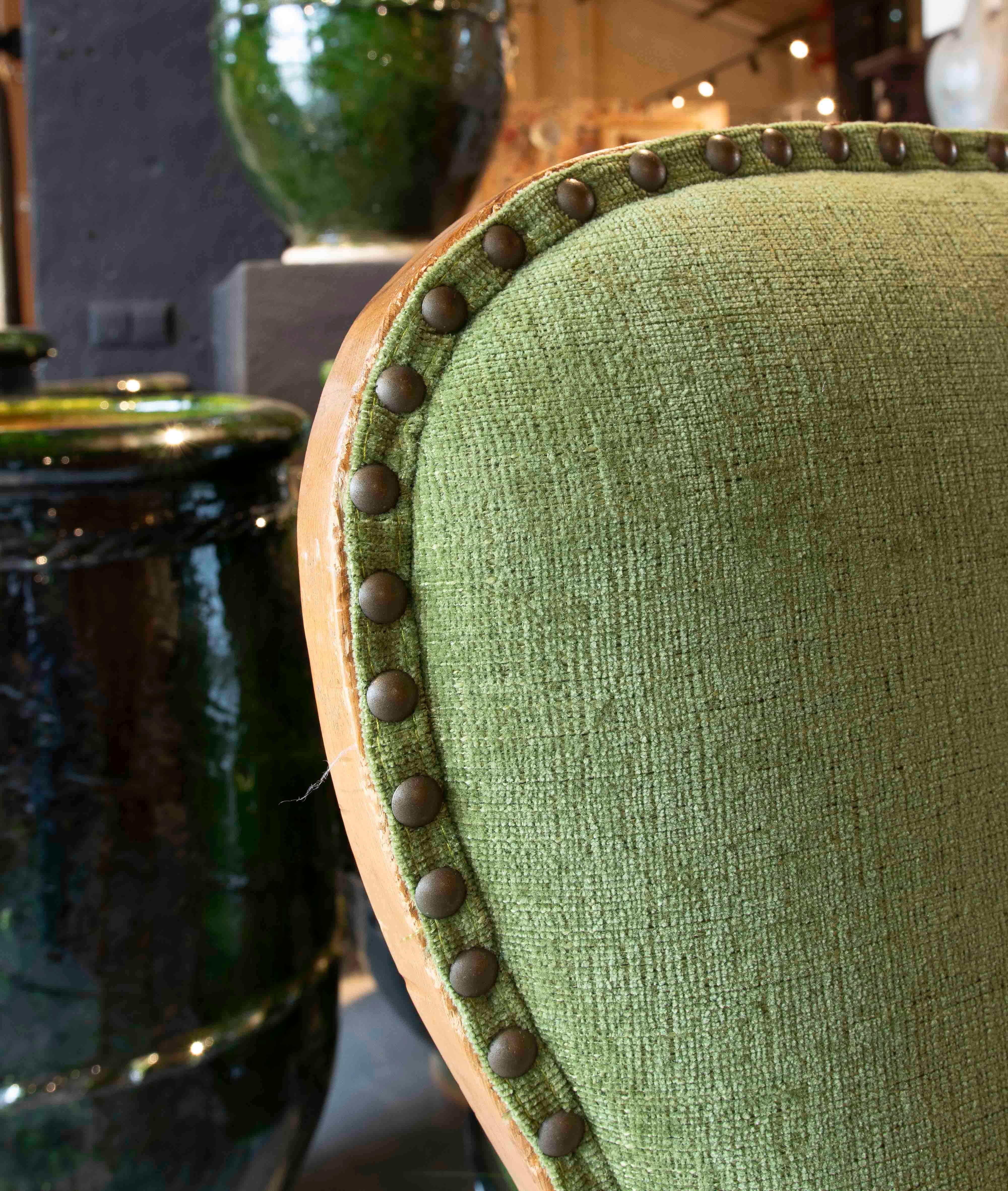 1930s Set of Twelve Wooden Chairs Newly Upholstered in Green Velvet For Sale 4