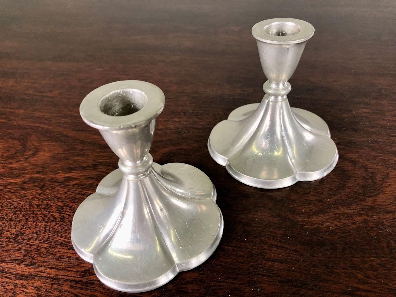 Set of Two Danish Just Andersen Five-Leaf Clover Art Deco Pewter Candlesticks In Good Condition For Sale In Knebel, DK