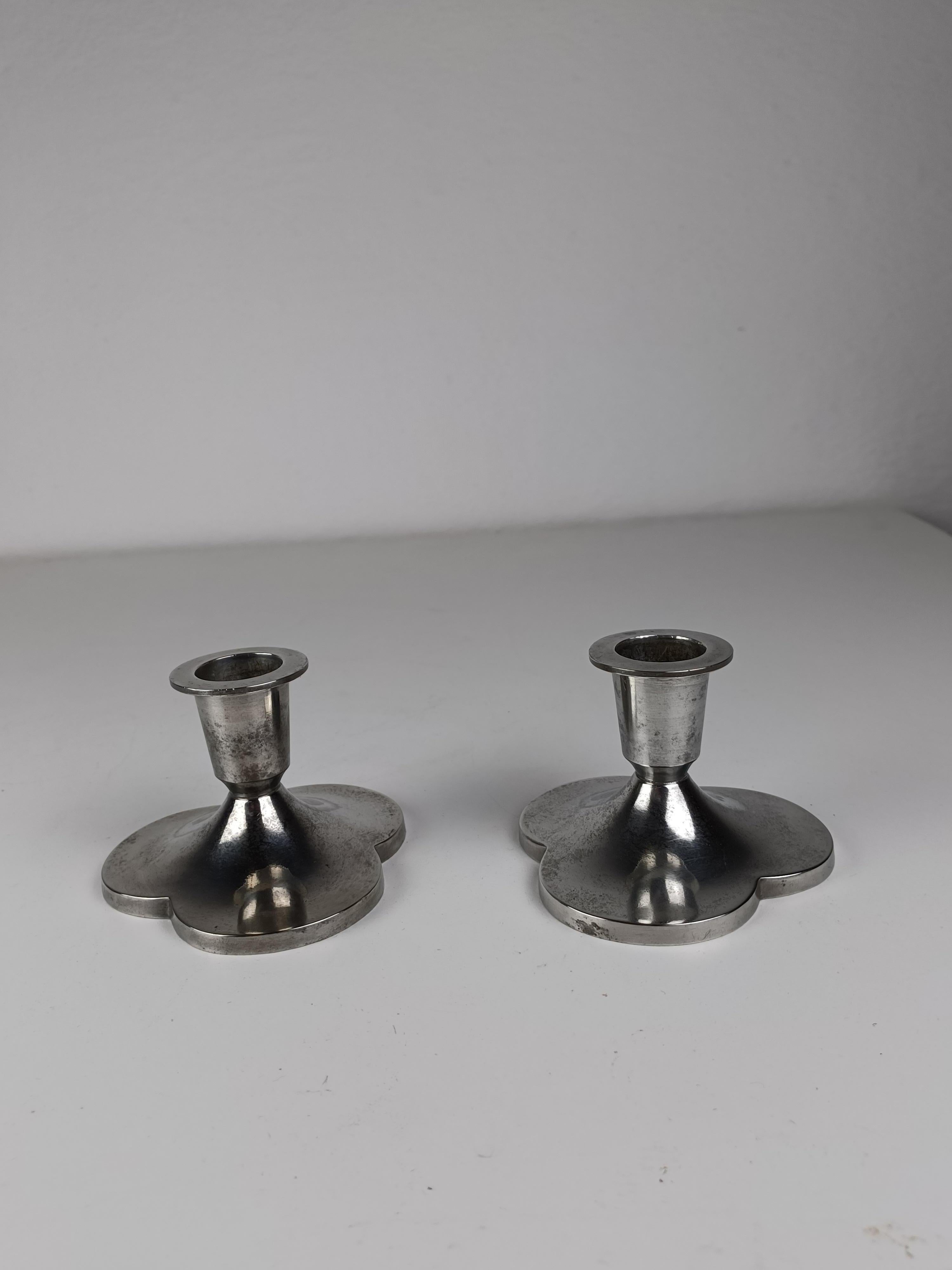 Set of two Danish Just Andersen Art Deco three clover pewter candle holders produced by Just Andersen A/S in the 1930s.

The candle holders are in good vintage condition and marked with Just. Andersens triangle mark. 

Just Andersen 1884-1943