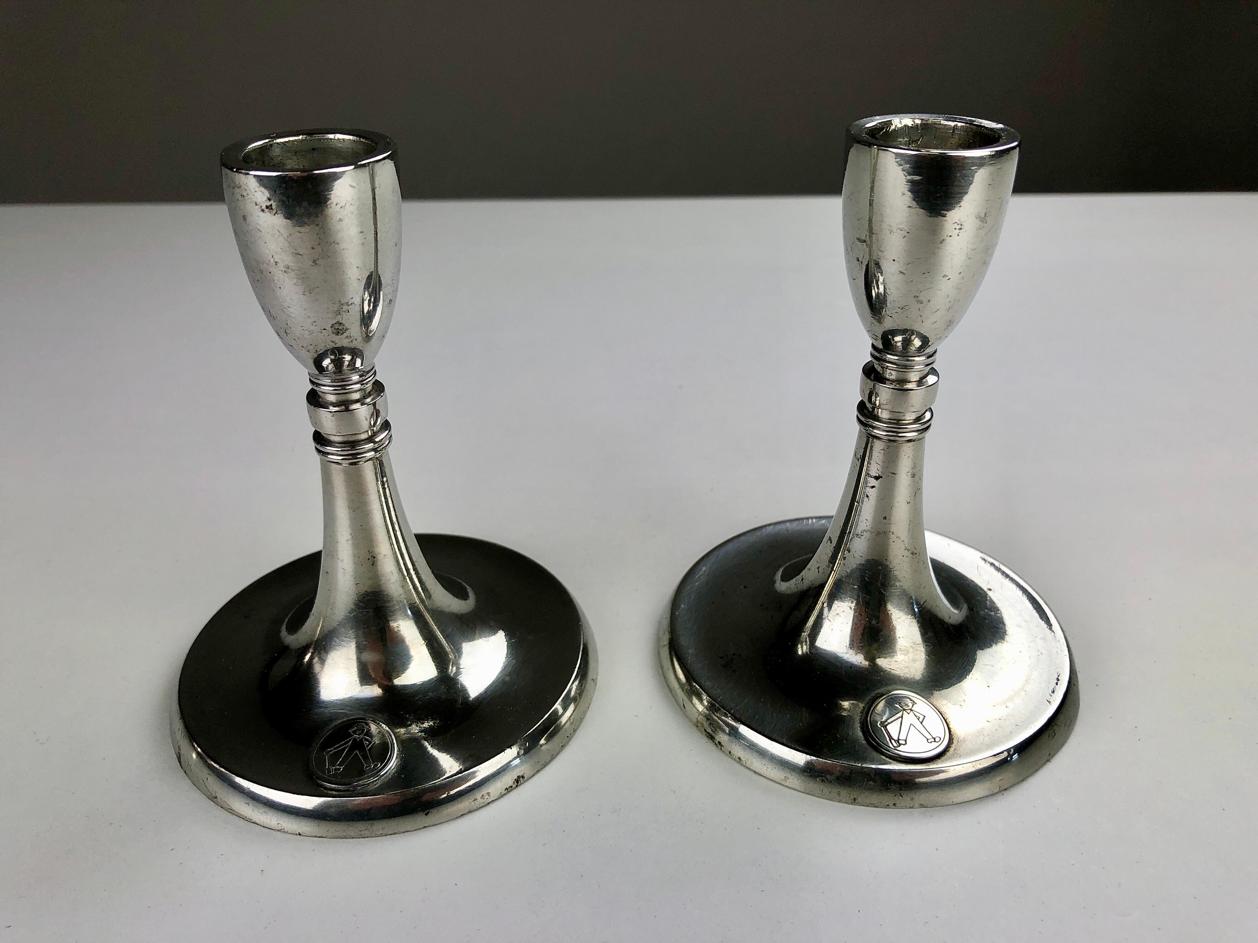 Set of two Danish Just Andersen art deco pewter candlesticks produced by Just Andersen A/S in the 1930´s.

The candlesticks each have a small relief of a gardener and are in good vintage condition and marked with Just. Andersens triangle mark.