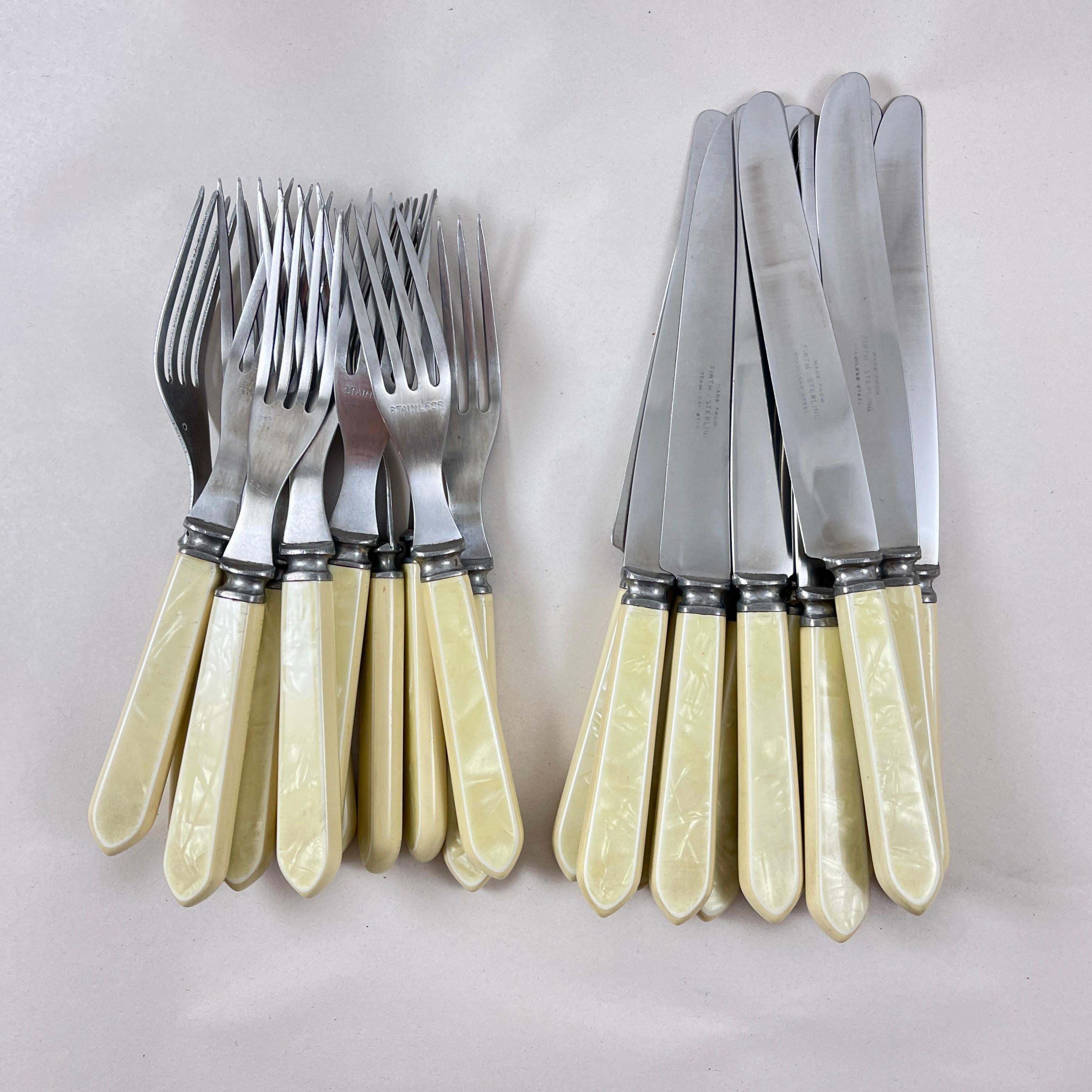 1930 Sheffield Art Decó Cubiertos de baquelita amarilla nacarada, Servicio para 12 en venta 6