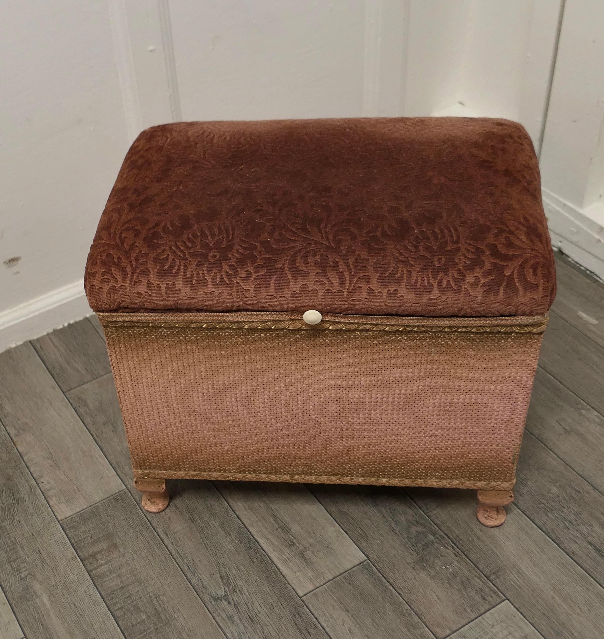 1930s Shell Pink Pressed Loom Art Deco Ottoman Window Seat In Good Condition For Sale In Chillerton, Isle of Wight