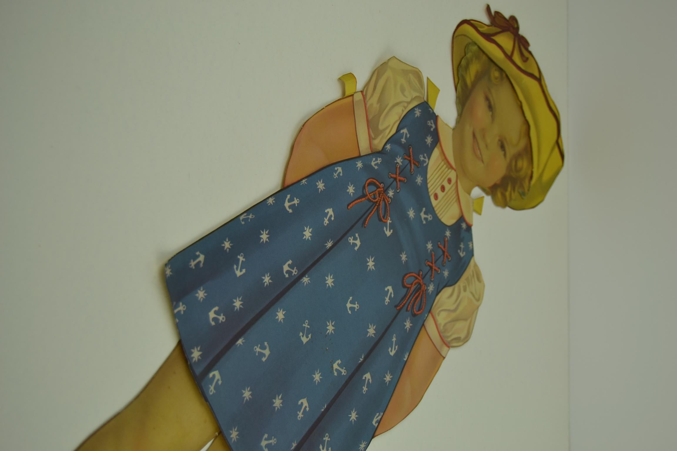 1930er Shirley Temple Papierpuppe Spielzeug mit verschiedenen Outfits im Angebot 7