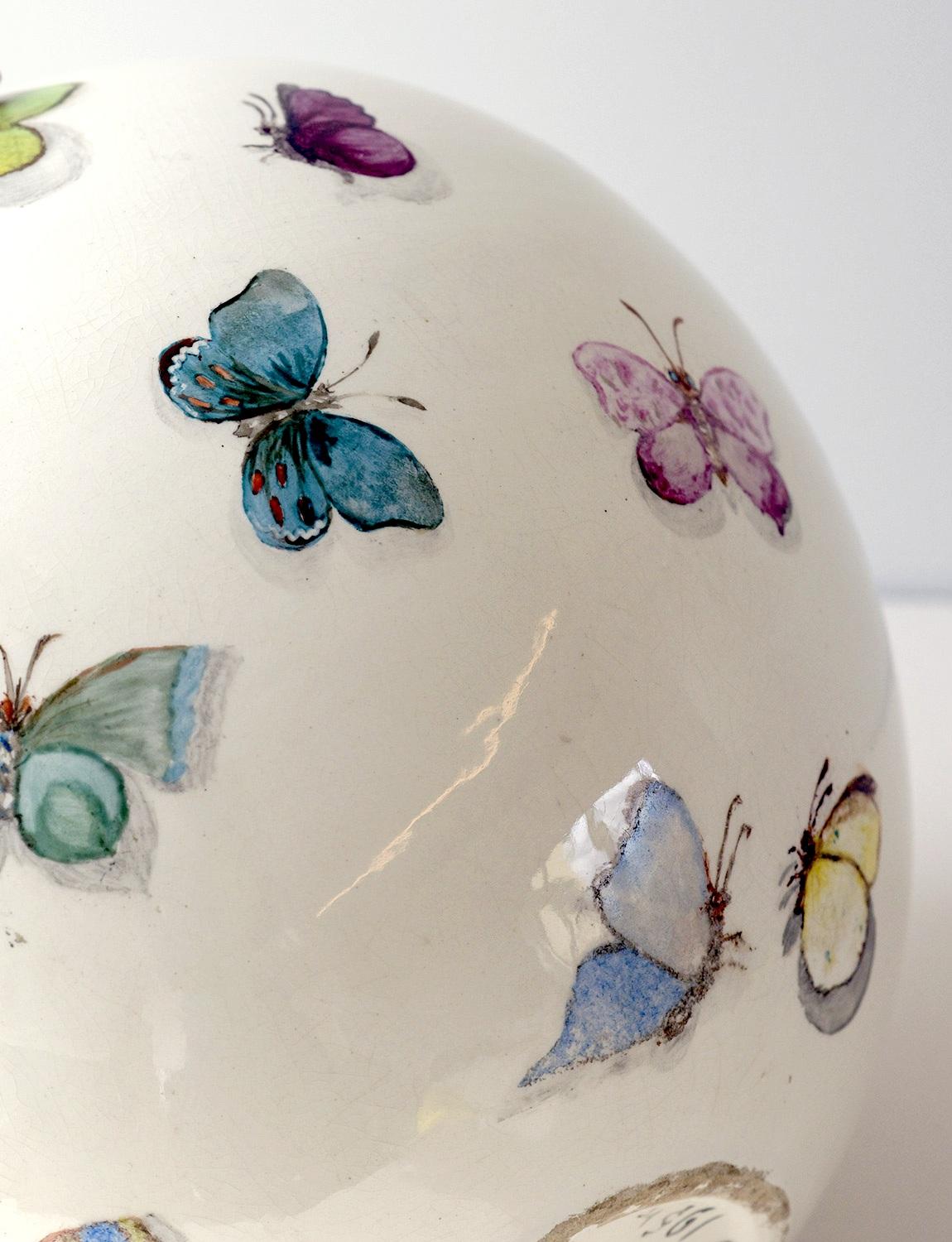 1930er Jahre Signierte Lavenia Keramikvase von Guido Andlowitz mit Schmetterlingen  (Italienisch) im Angebot