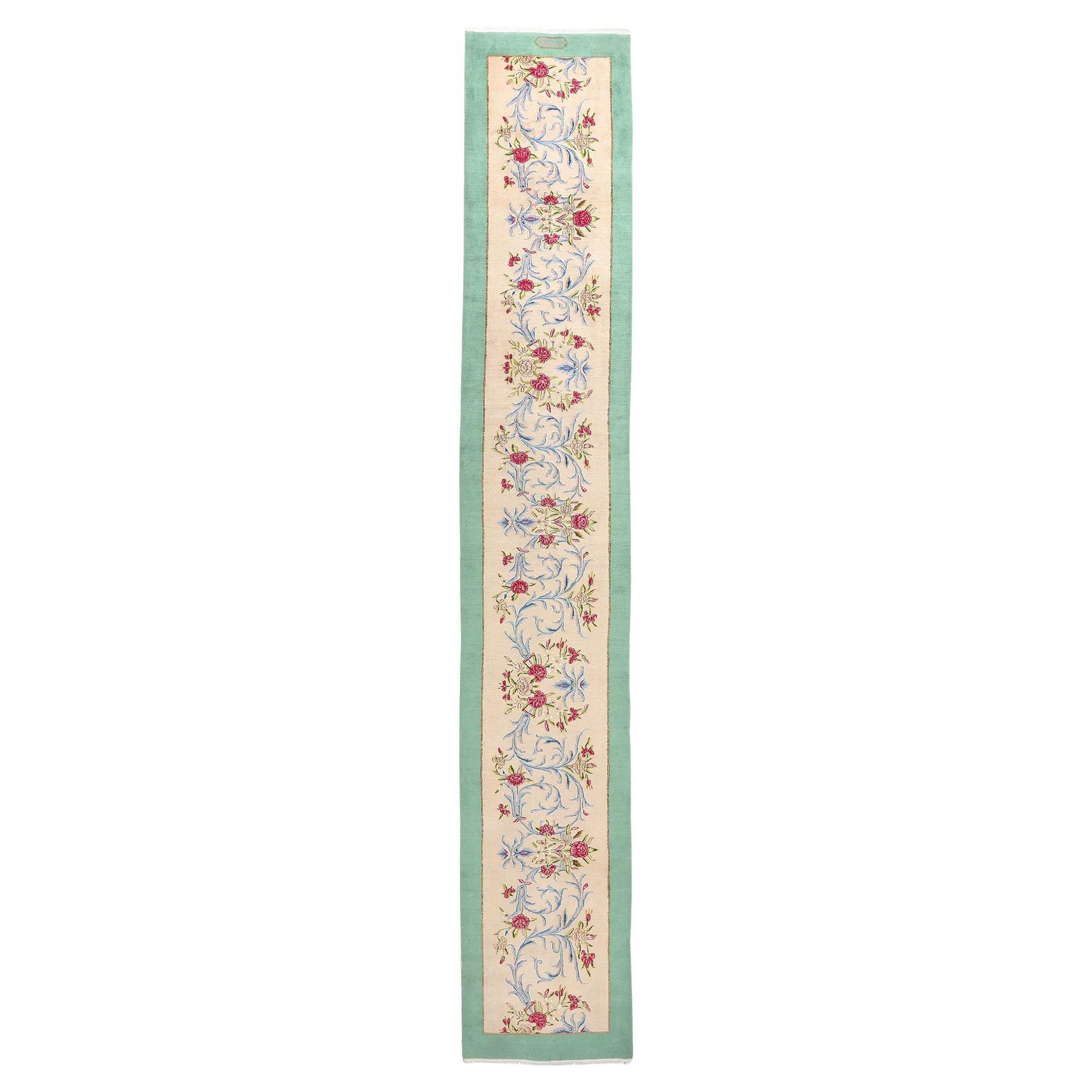 Tappeto persiano Kerman firmato del 1930 con stile tradizionale, 3'3 x 19'9 in vendita
