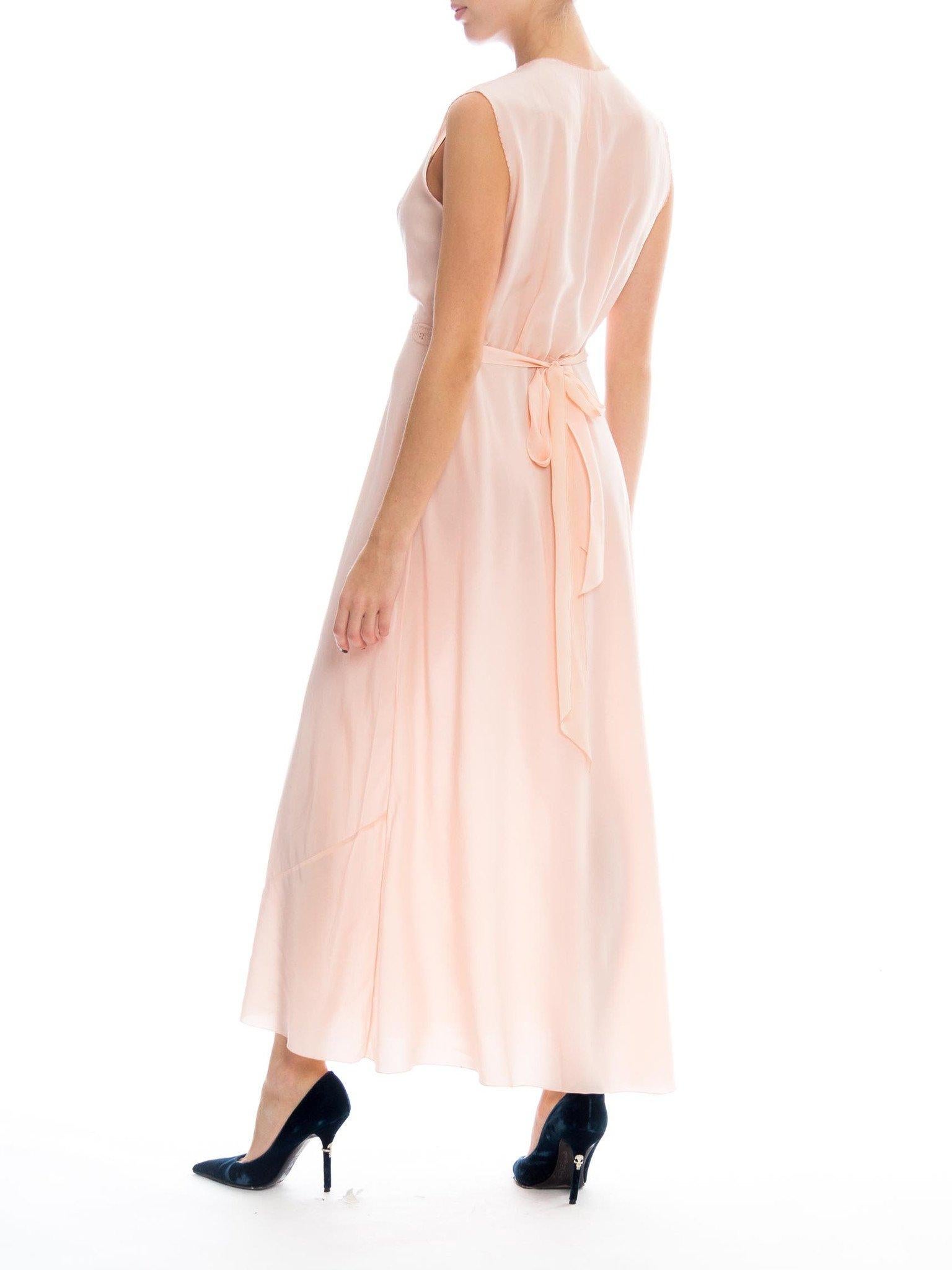 Französisches Couture-Nachtkleid aus rosa Seidenkrepp von Chine aus den 1930er Jahren  KleidNegligee W im Zustand „Hervorragend“ im Angebot in New York, NY