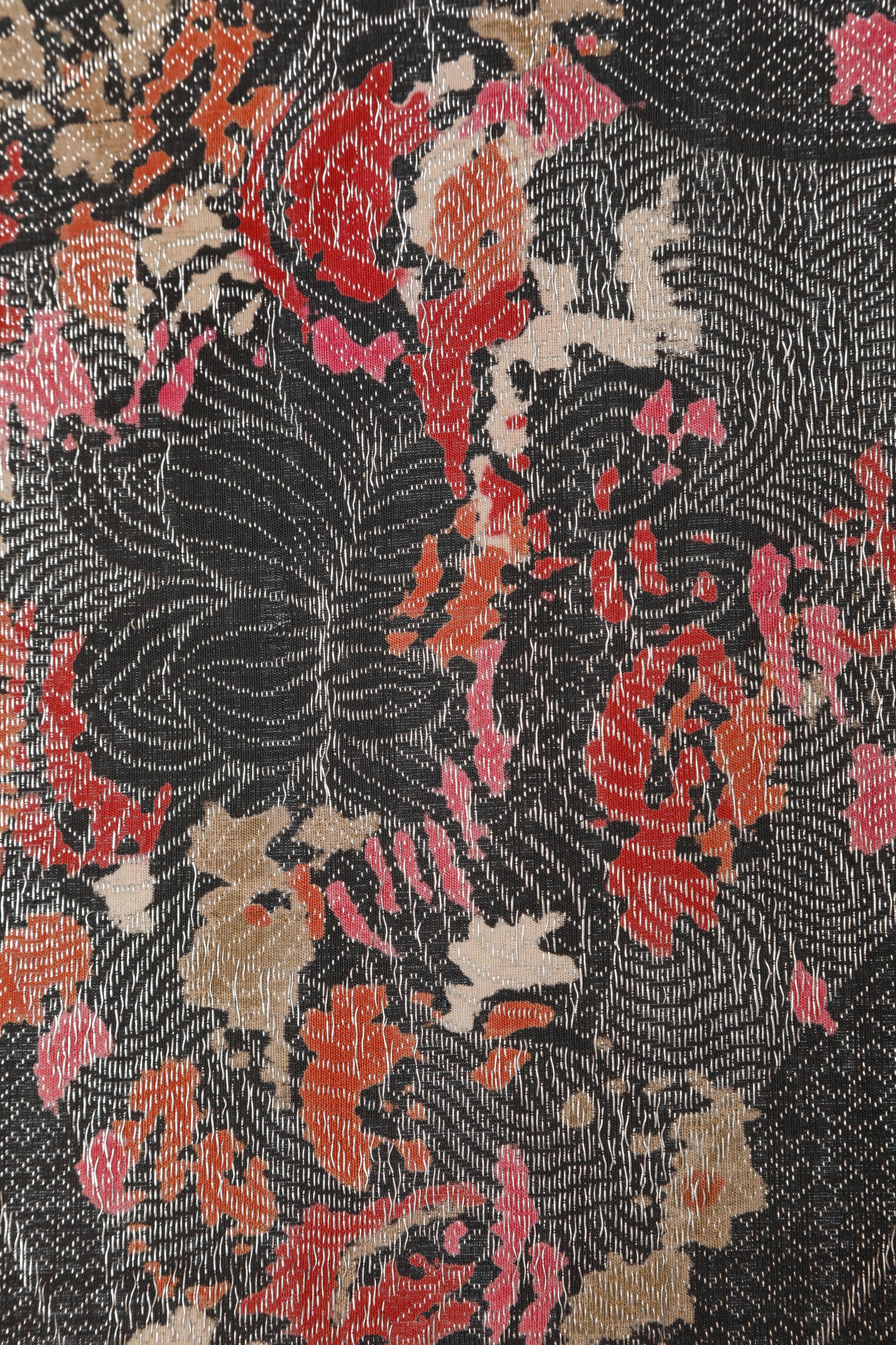 1930's Silk jacquard shawl mix with lurex and black silk fringes .
Size = 90 cm X 85 cm 