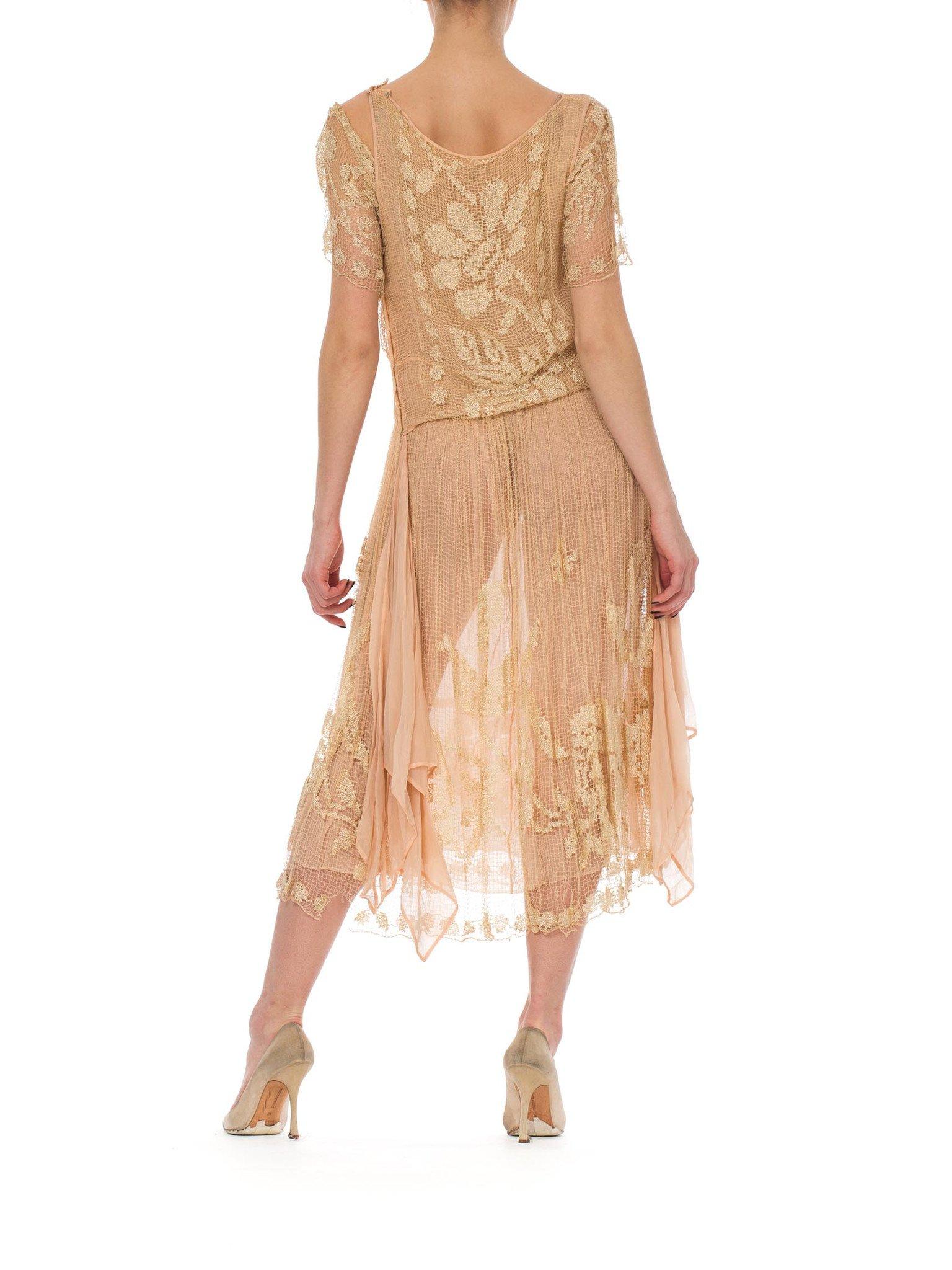 1920S Blush Pink Silk Mousseline & Hand-Made Ecru Filliet Lace Dress For Sale 1