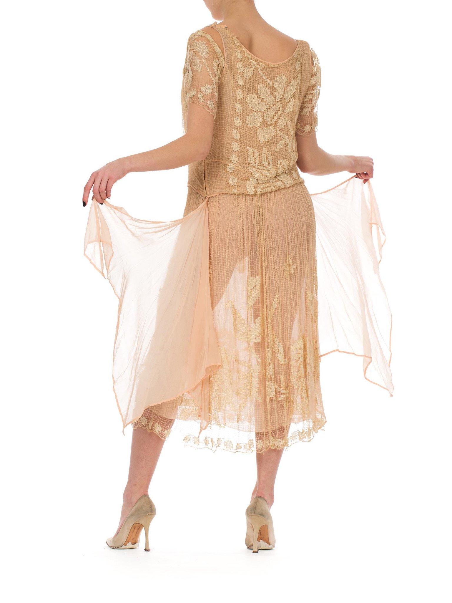 1920S Blush Pink Silk Mousseline & Hand-Made Ecru Filliet Lace Dress For Sale 2