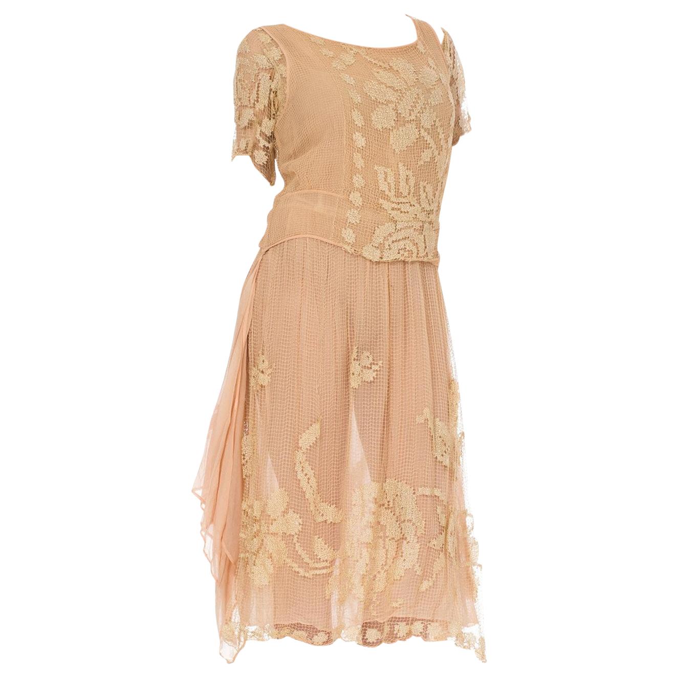 1920S Blush Pink Silk Mousseline & Hand-Made Ecru Filliet Lace Dress For Sale