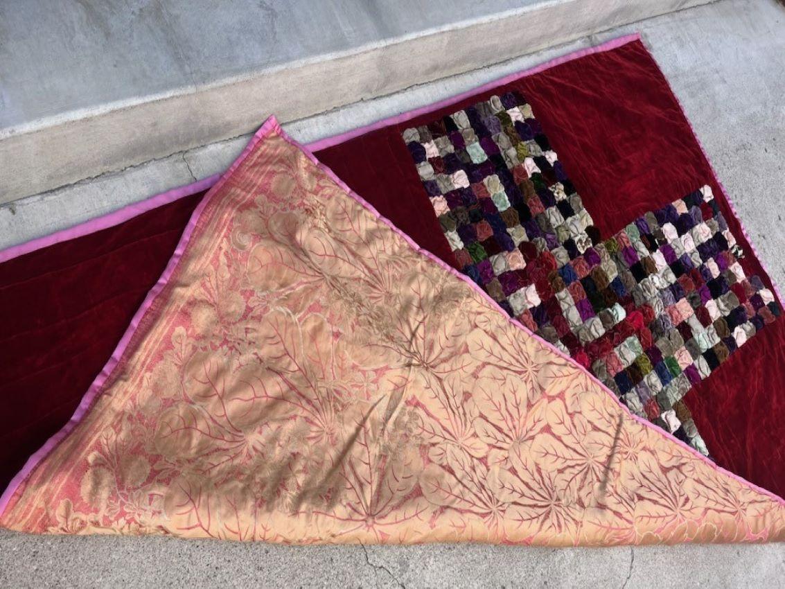 1930s Silk Velvet Cross Pattern Quilt In Good Condition In Los Angeles, CA