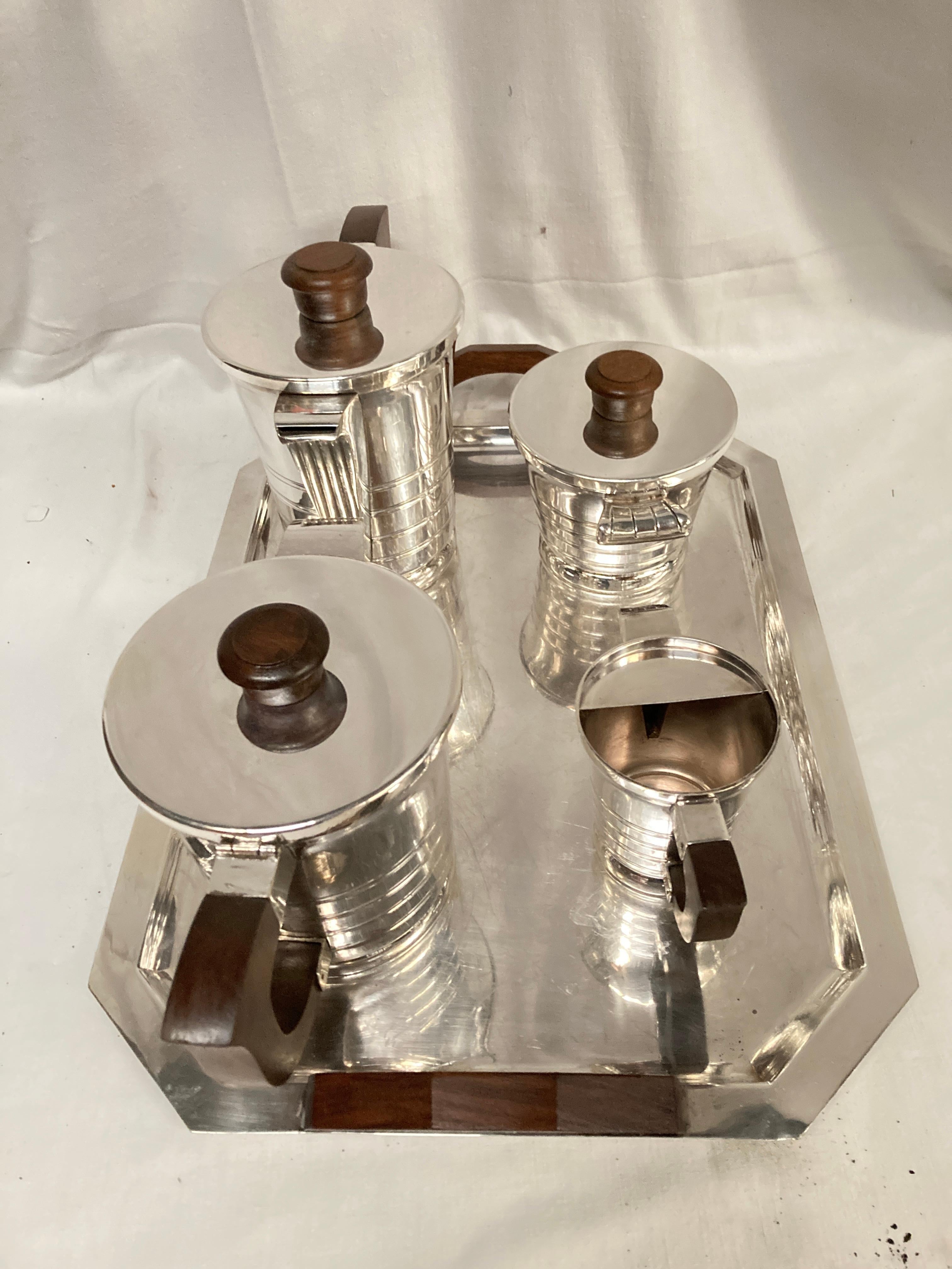 Servizio da tè placcato in argento del 1930 In condizioni discrete in vendita a New York, NY