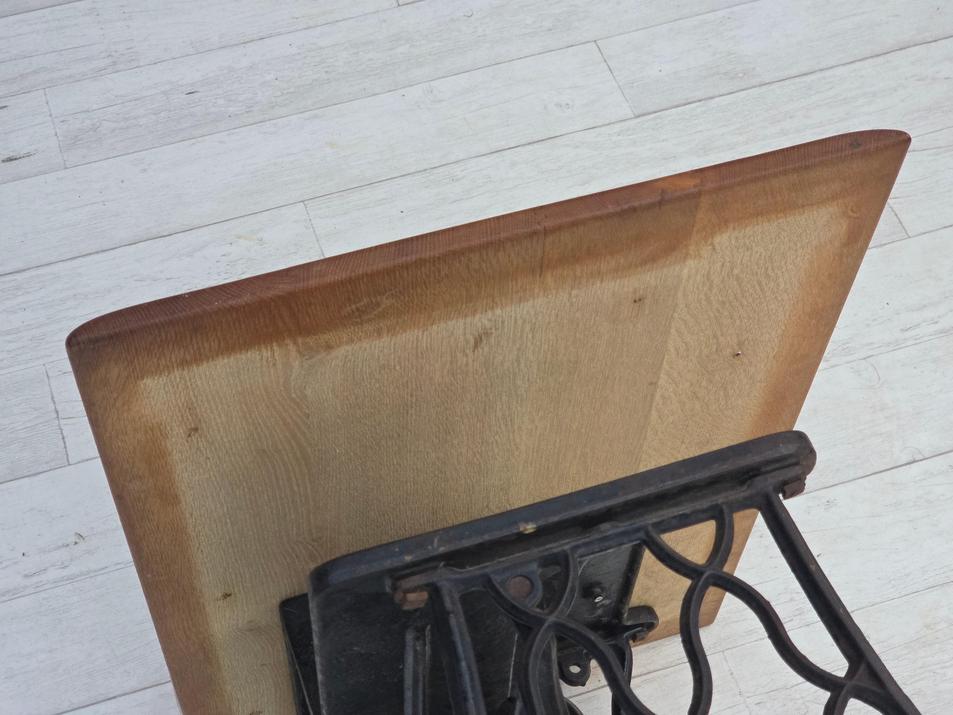 Tavolo per macchine da cucire Singer degli anni '30, legno massiccio di Oak, ghisa. in vendita 6