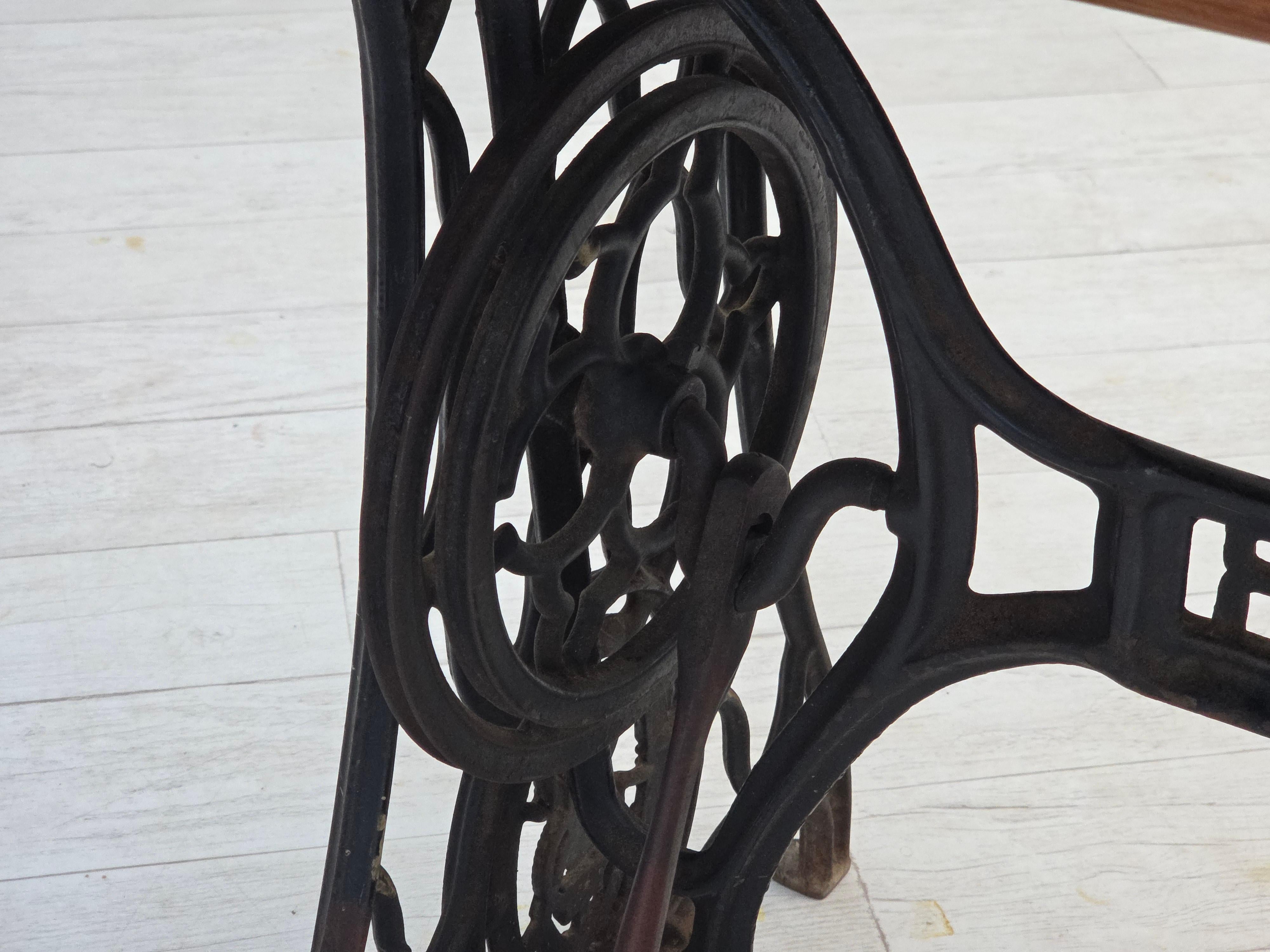 Tavolo per macchine da cucire Singer degli anni '30, legno massiccio di Oak, ghisa. in vendita 8