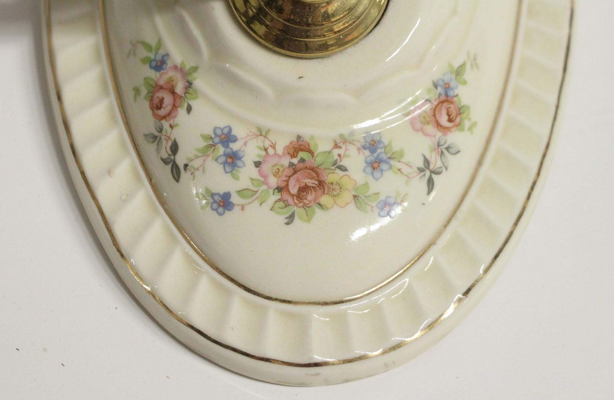 1930 Lámpara de cerámica de diseño floral con 2 brazos en latón y 2 interruptores Cerámico